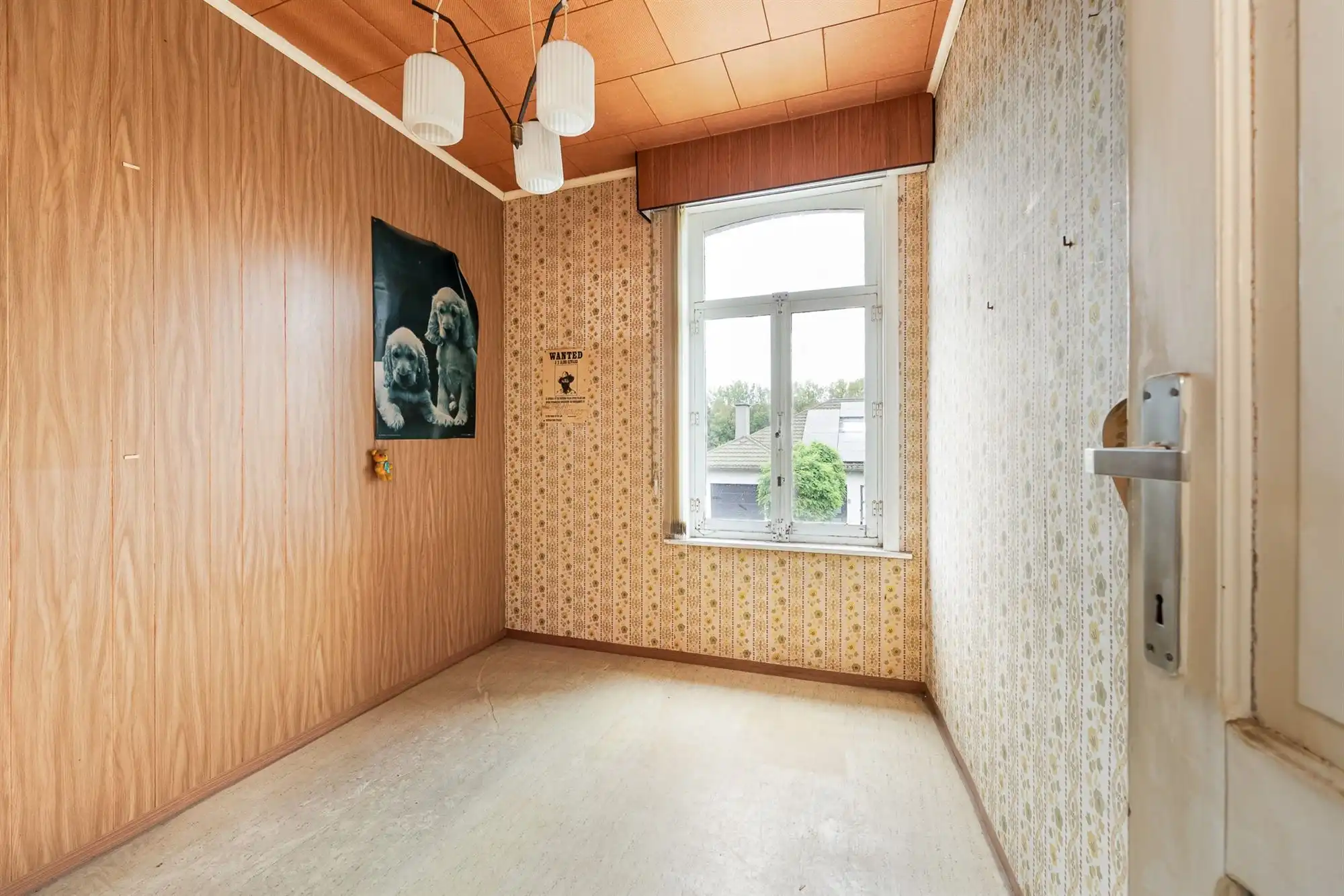 Te renoveren woning met garage, oprit en tuin foto 10