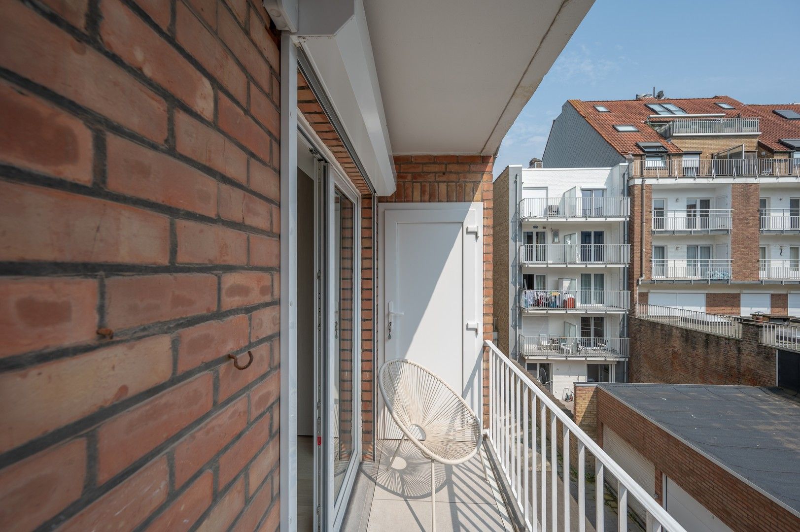 Prachtig gerenoveerd appartement op enkele passen van het Lichttorenplein, het strand en de zee. foto 18