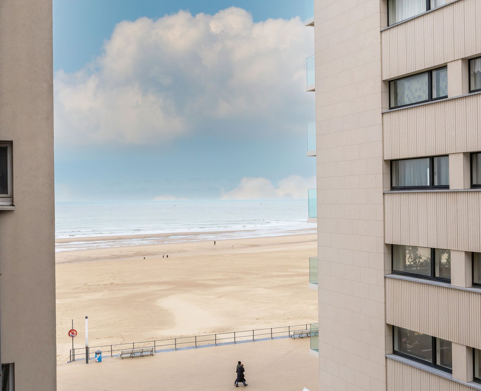 Instapklaar appartement met 2 slpk en lateraal zeezicht in hartje centrum foto 5