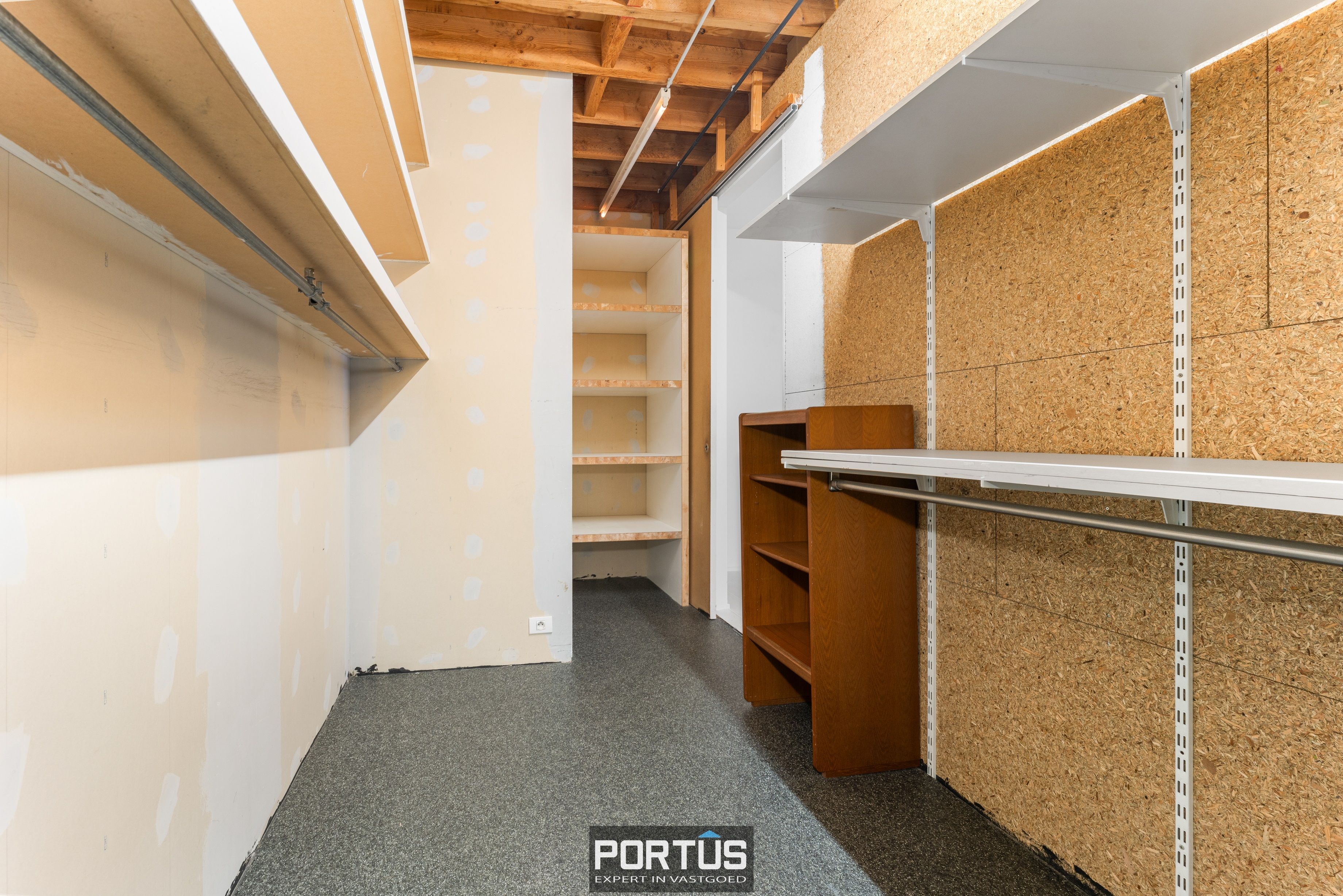 Commercieel gelegen handelspand te koop te Roeselare  foto 15