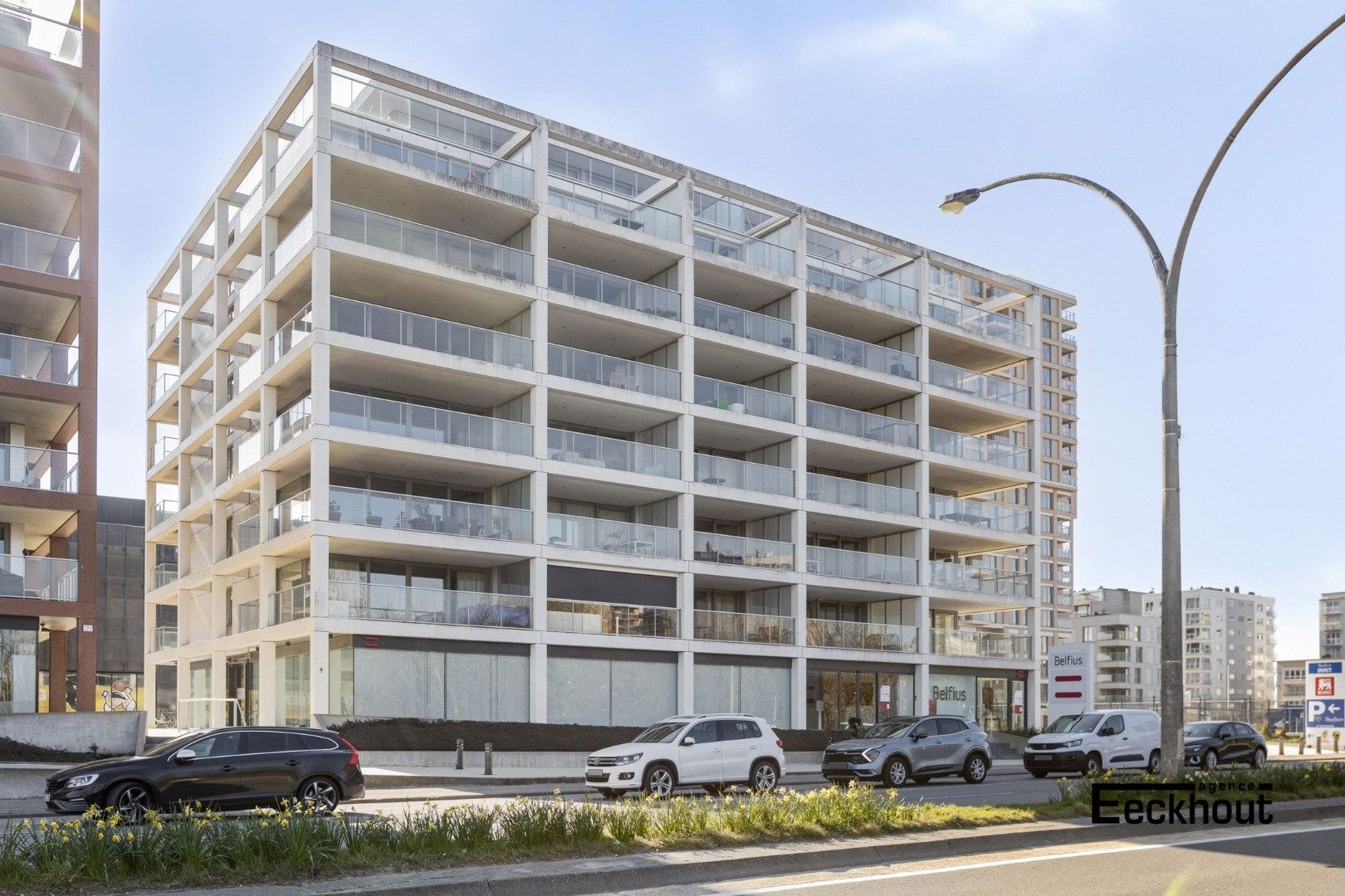 Luxe hoek-appartement met grote zonneterrassen rondom en vlakbij de zeedijk van Mariakerke! foto 24