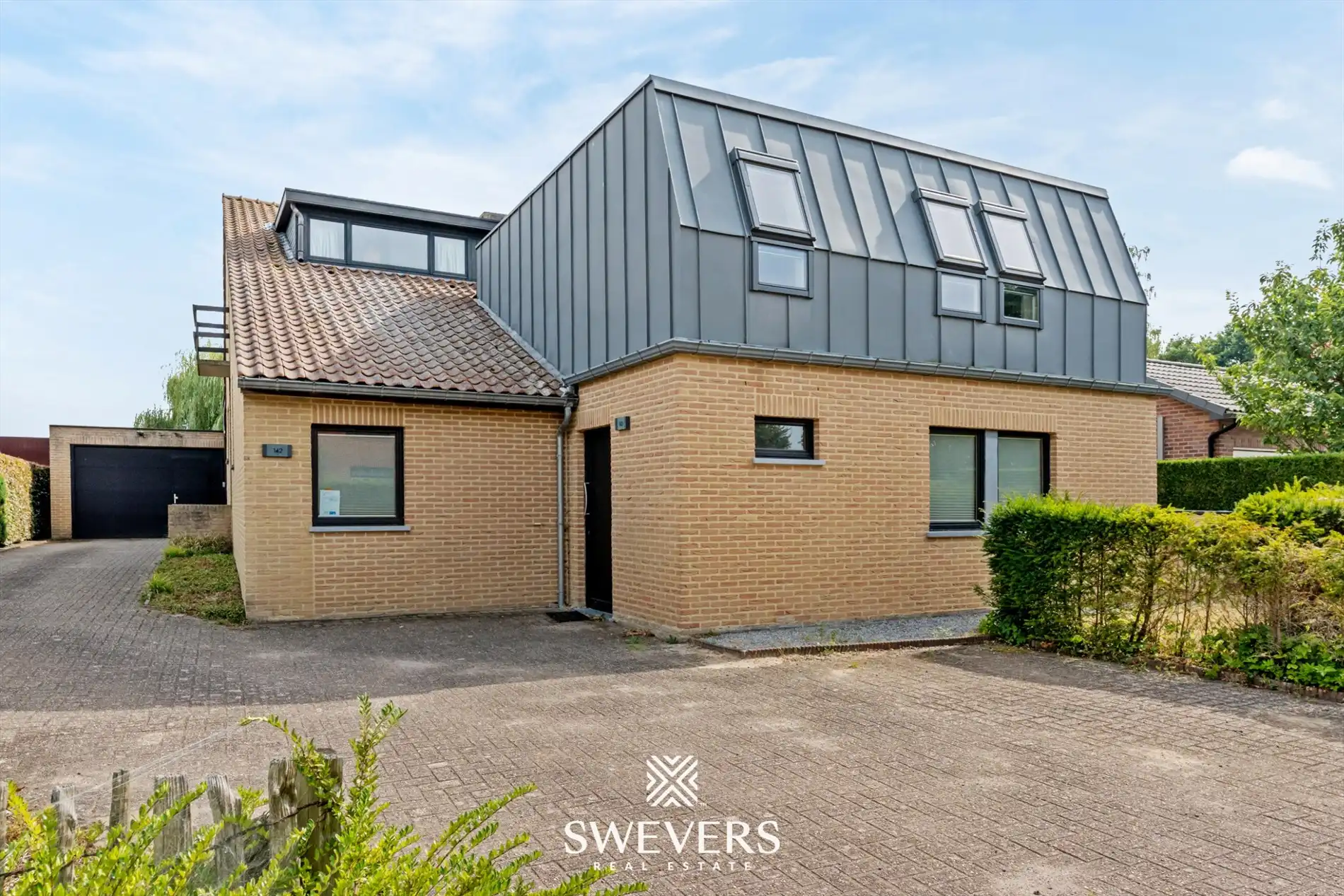 Uitzonderlijk ruime kangoeroewoning met 7 slpk te Hasselt foto {{pictureIndex}}