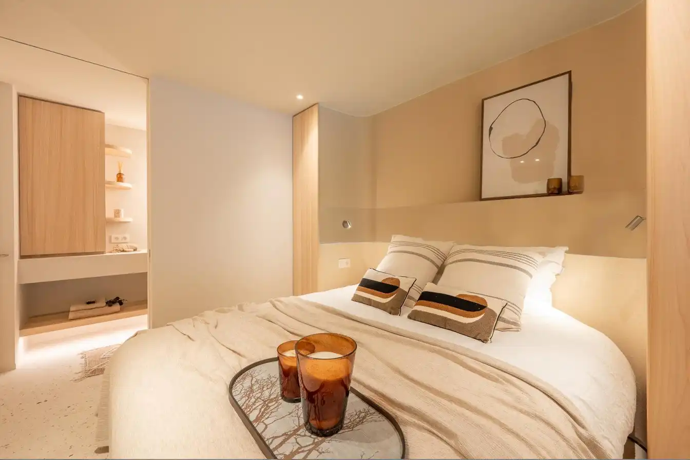 Zeer mooi gerenoveerd appartement met frontaal zeezicht op Zeedijk in het Het Zoute, gelegen vlakbij het Albertplein. foto 11