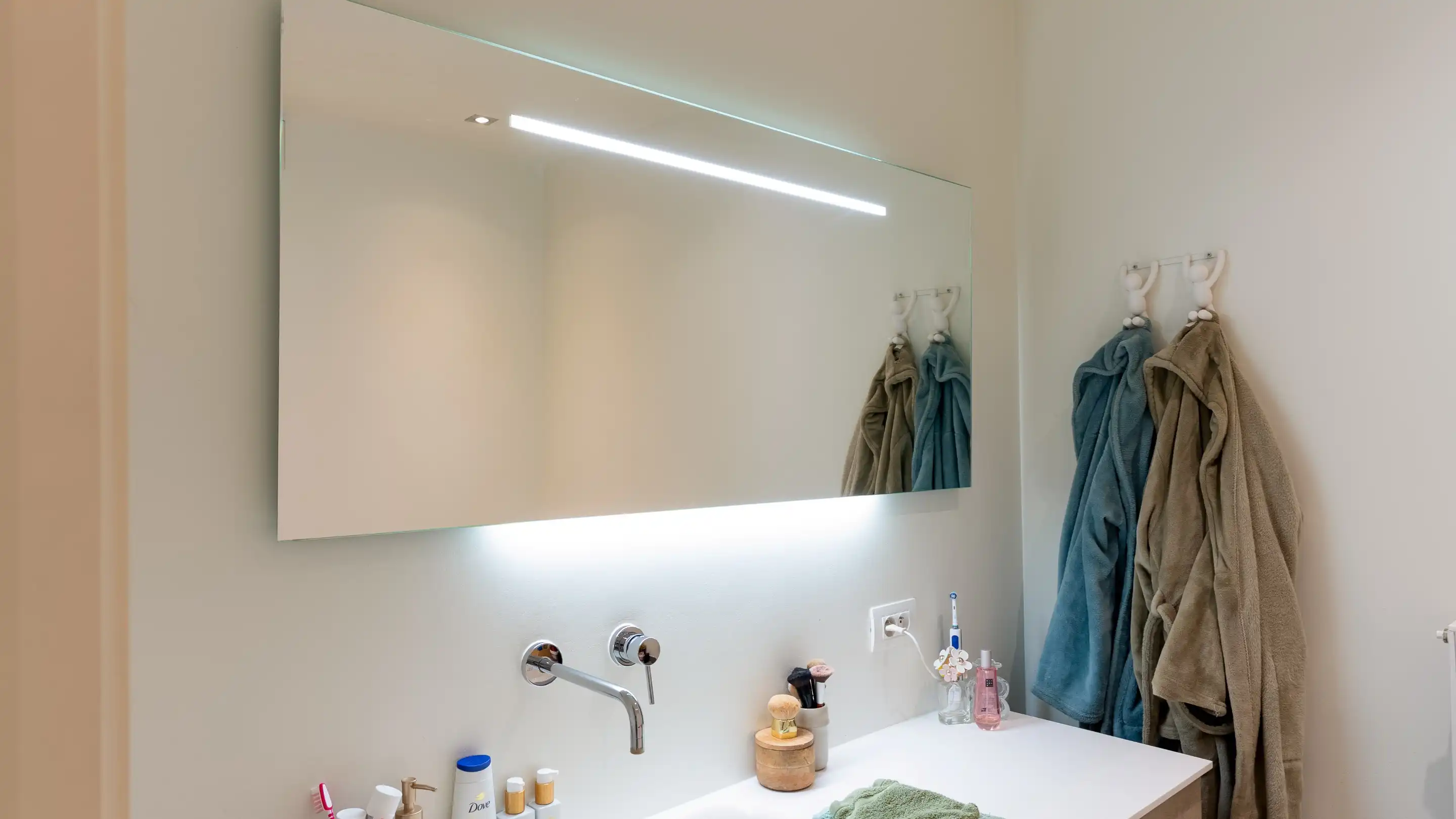 Gezellig en lichtrijk 2-slaapkamerappartement met ruim terras en garagebox foto 13