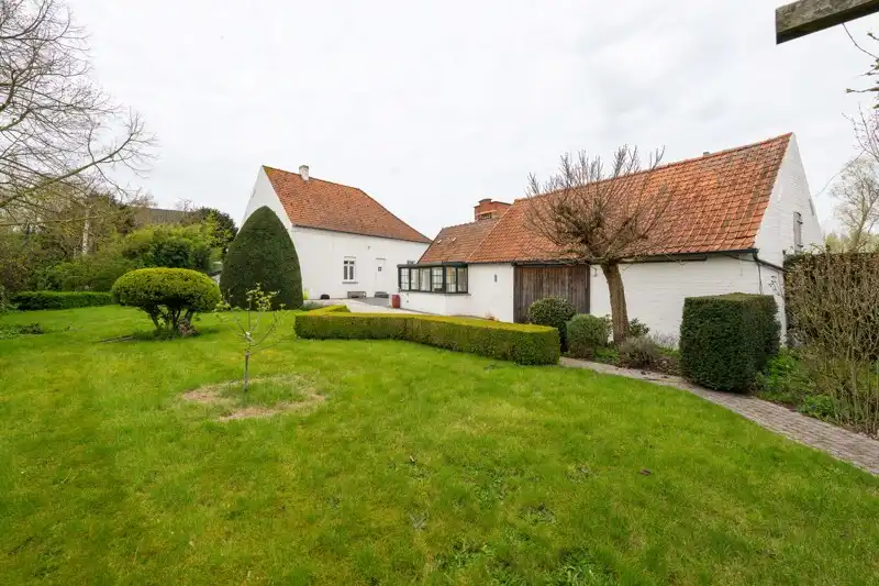 Hoekperceel van 834 m² met karakterwoning en ontwikkelingspotentieel te Olsene (Zulte). foto 4