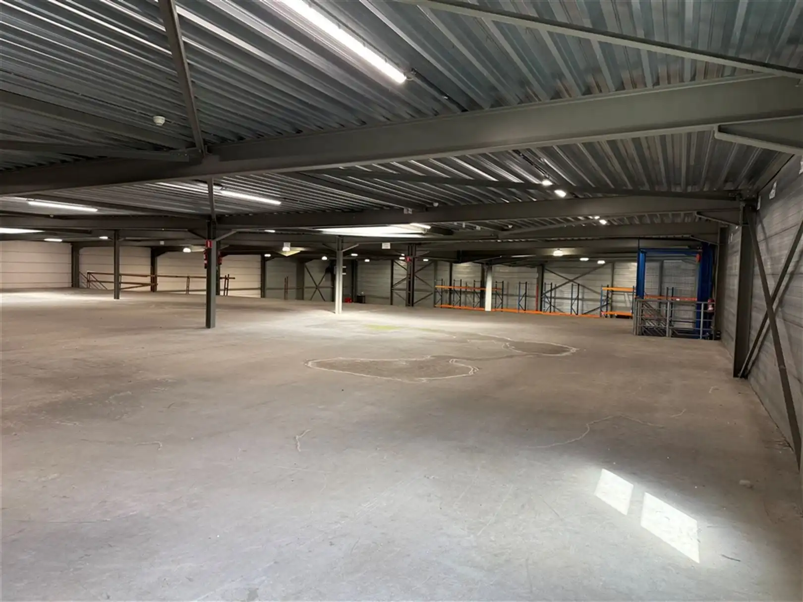 Polyvalent bedrijfsgebouw foto 16