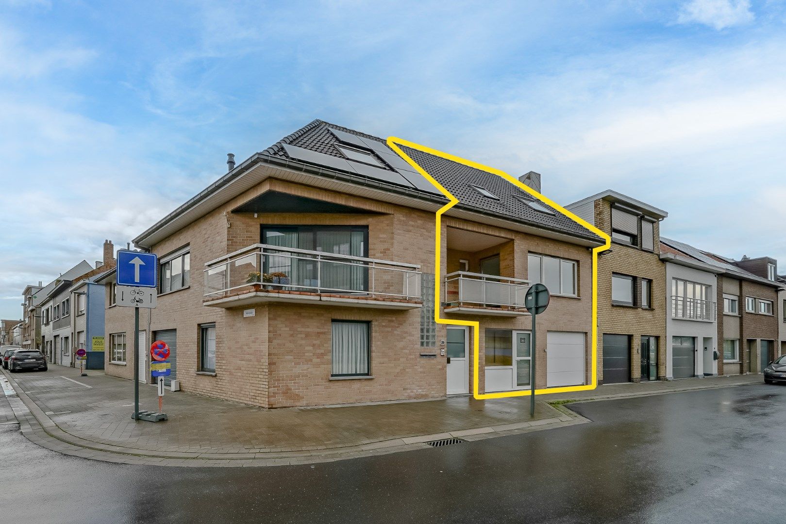 Ruim duplex appartement met 3 slaapkamers, garage en handelsruimte foto {{pictureIndex}}