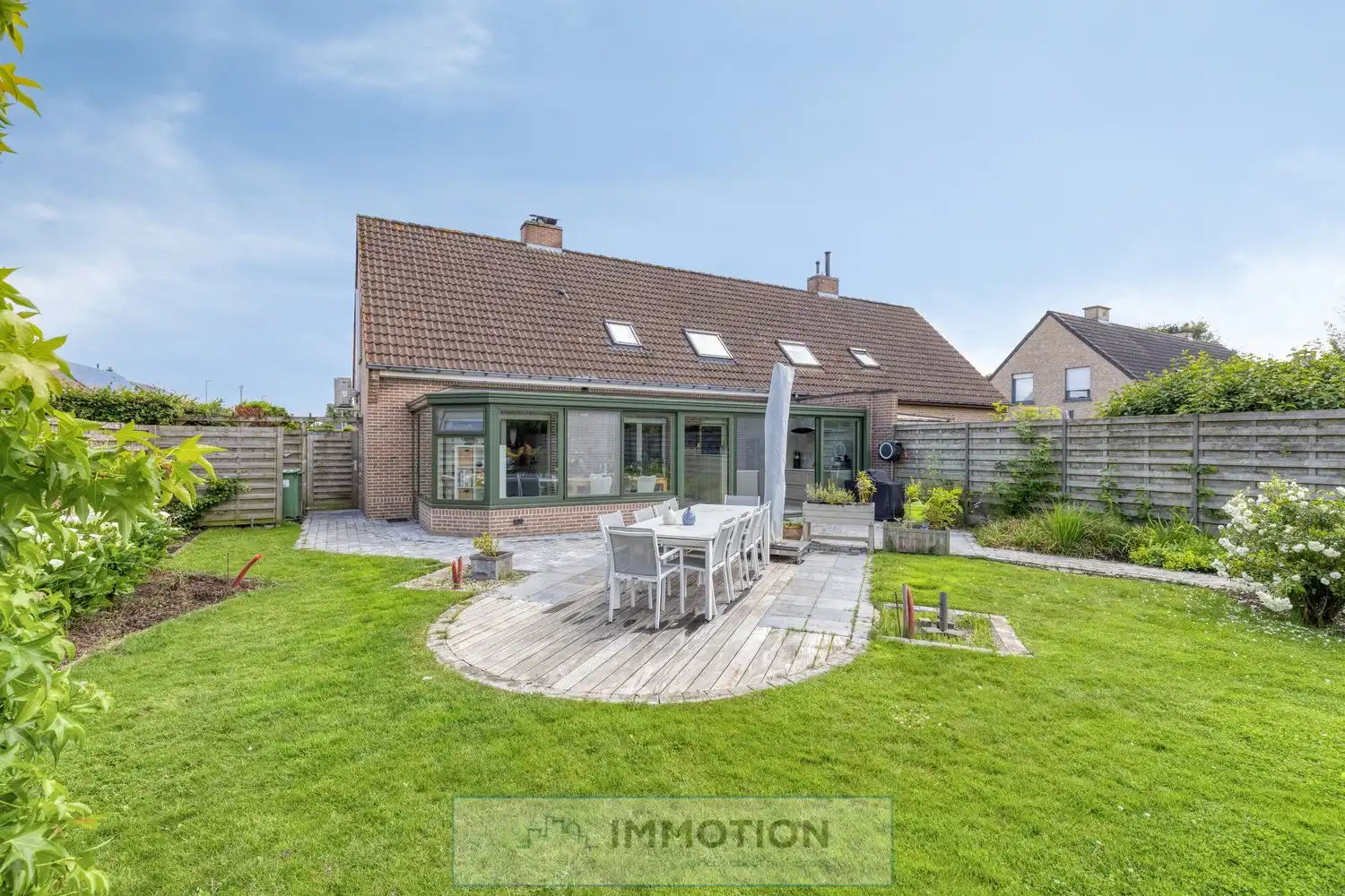 Halfopen gezinswoning met 3 slaapkamers, tuinkamer en poolhouse - Kijkdag met biedmoment op 27/06 foto 24