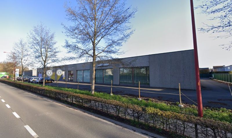 *** COMPROMIS IN OPMAAK *** Mooi uitgerust bedrijfsgebouw / opbrengsteigendom op zichtlocatie foto {{pictureIndex}}