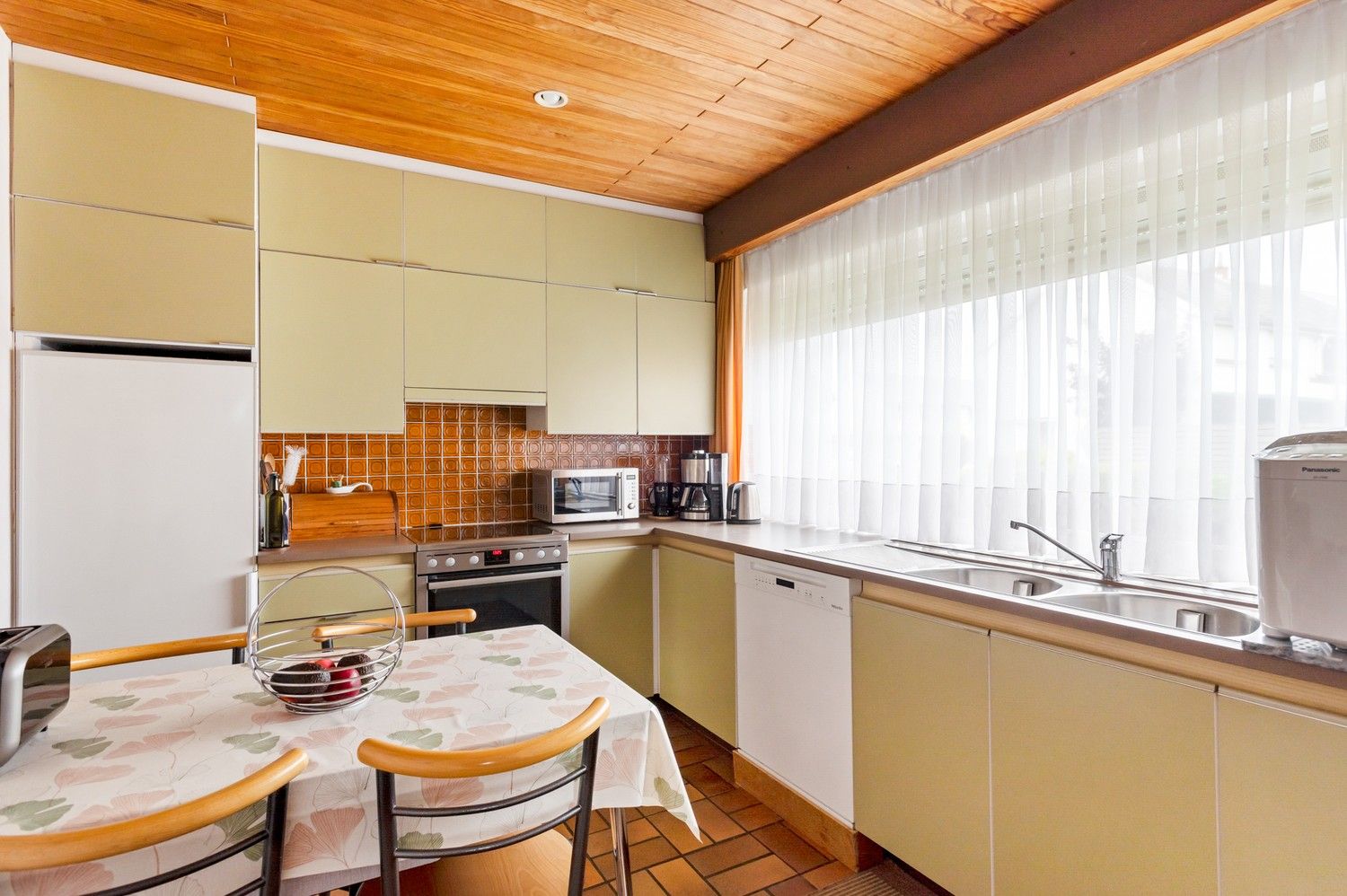 Perfect onderhouden doch deels te renoveren HOB met drie slaapkamers en tuin in Mol! foto 13