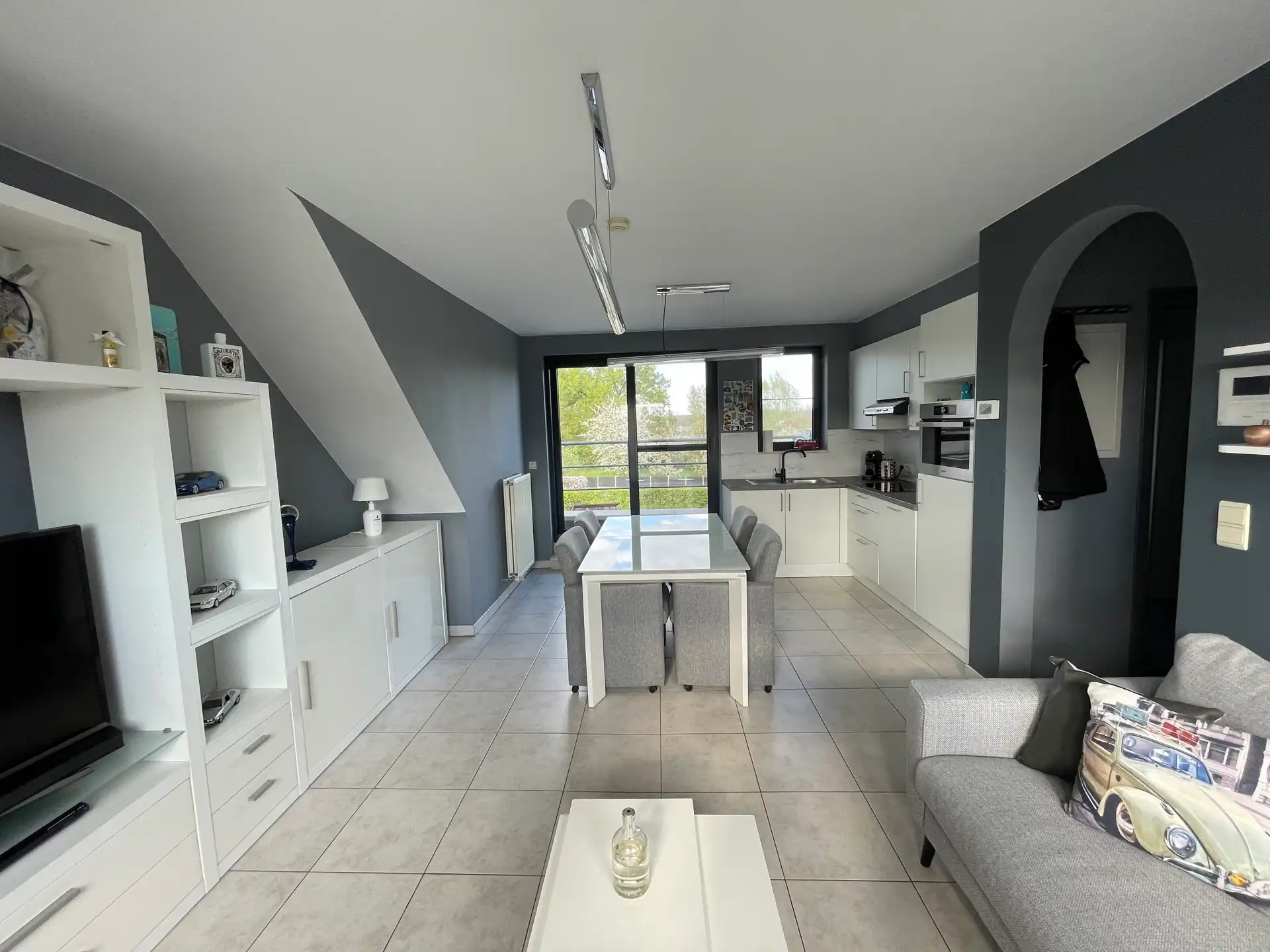 BURST - Gezellig dakappartement met binnenstaanplaats. foto 3