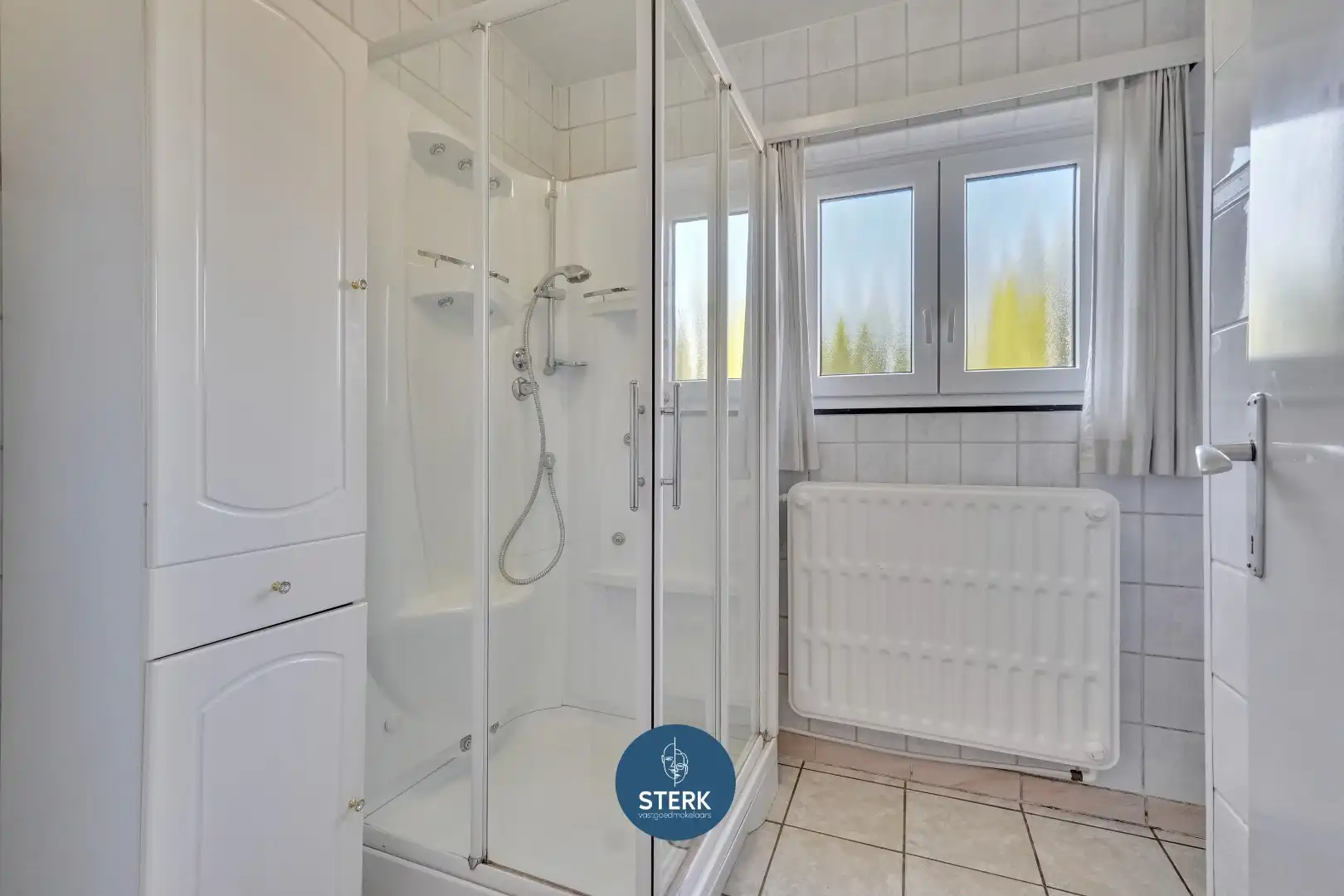 OP TE KNAPPEN GEZINSWONING OP EEN TOPLOCATIE IN CENTRUM LANAKEN !  foto 12