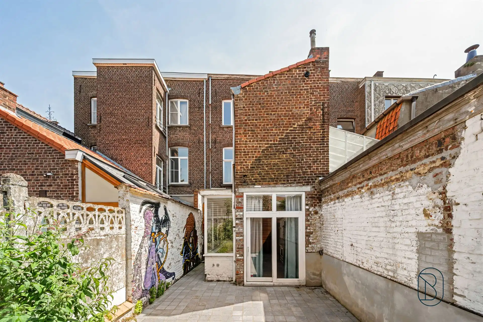 Karaktervolle herenwoning met 6 slaapkamers, zonnig terras foto 2