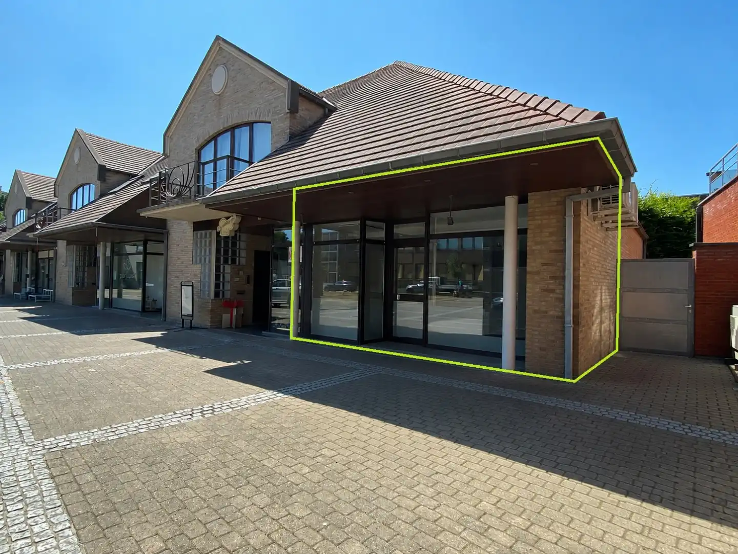 INSTAPKLAAR HANDELSPAND (65 m²) IN HET CENTRUM VAN PITTEM foto 10