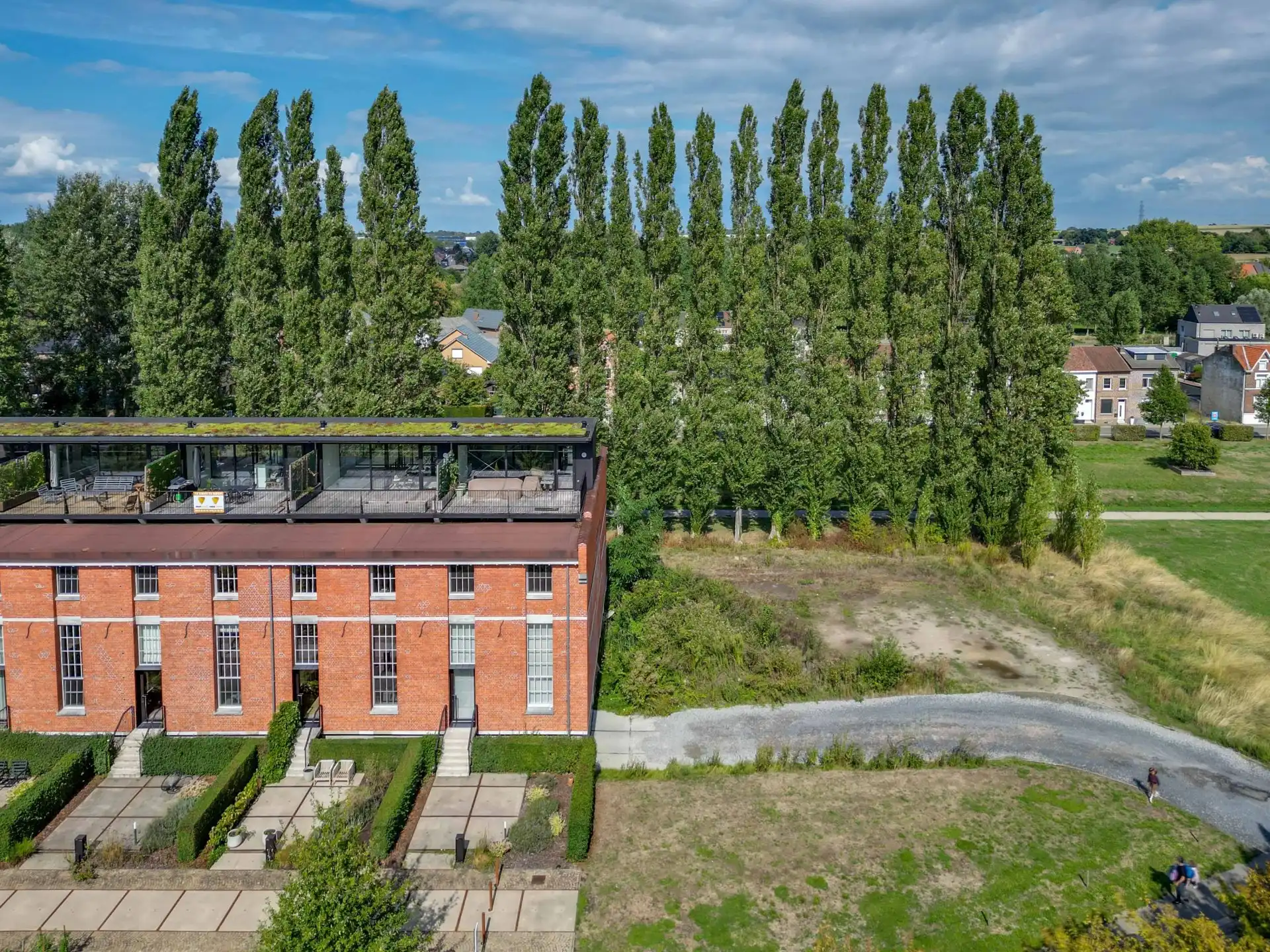 PROJECTGROND MET ONTWIKKELINGSMOGELIJKHEID VOOR 18 APPARTEMENTEN foto 3