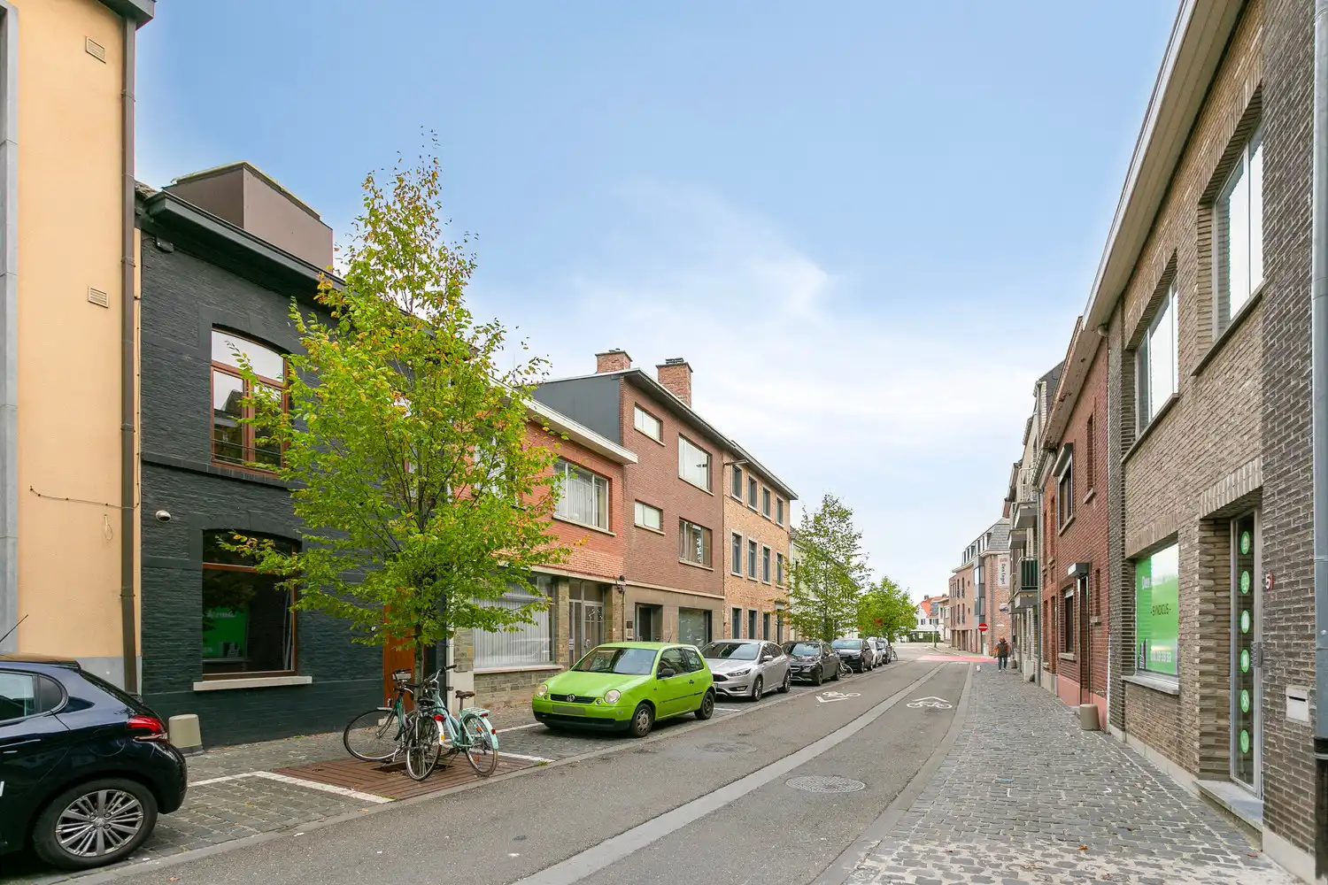 PRACHTIG GERENOVEERDE WONING MET STADSTUIN! foto 3