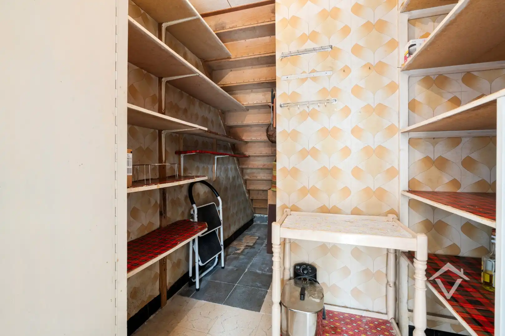 Alleenstaande woning met 4 slaapkamers en dubbele garage te Ichtegem foto 10