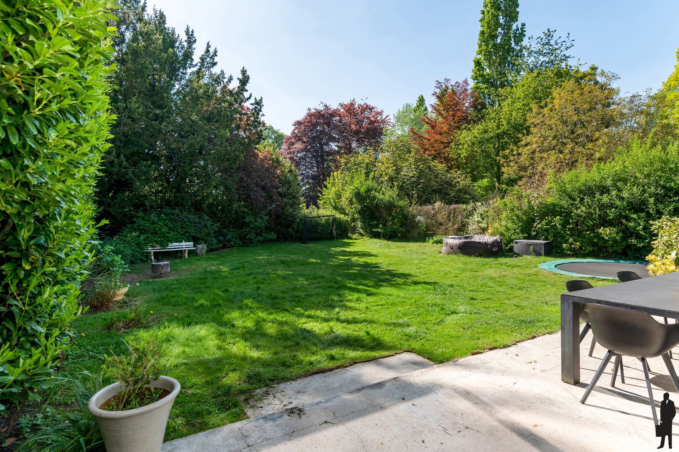 (Deels) gerenoveerde woning met ZW parktuin (ca. 1968m²) foto 2