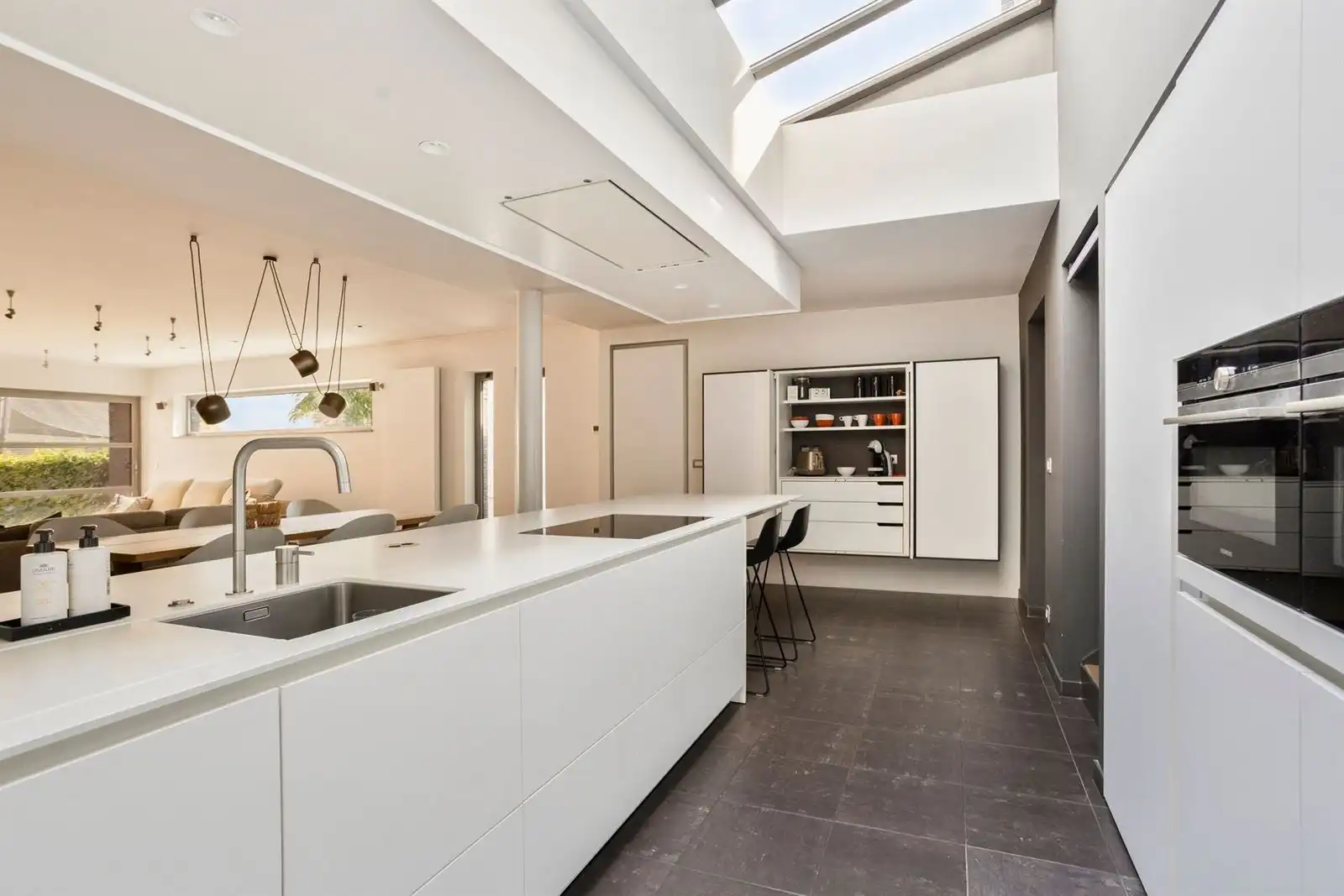 Ruime woning (4slpk) met handelsruimte en magazijn op toplocatie in Halle foto 6