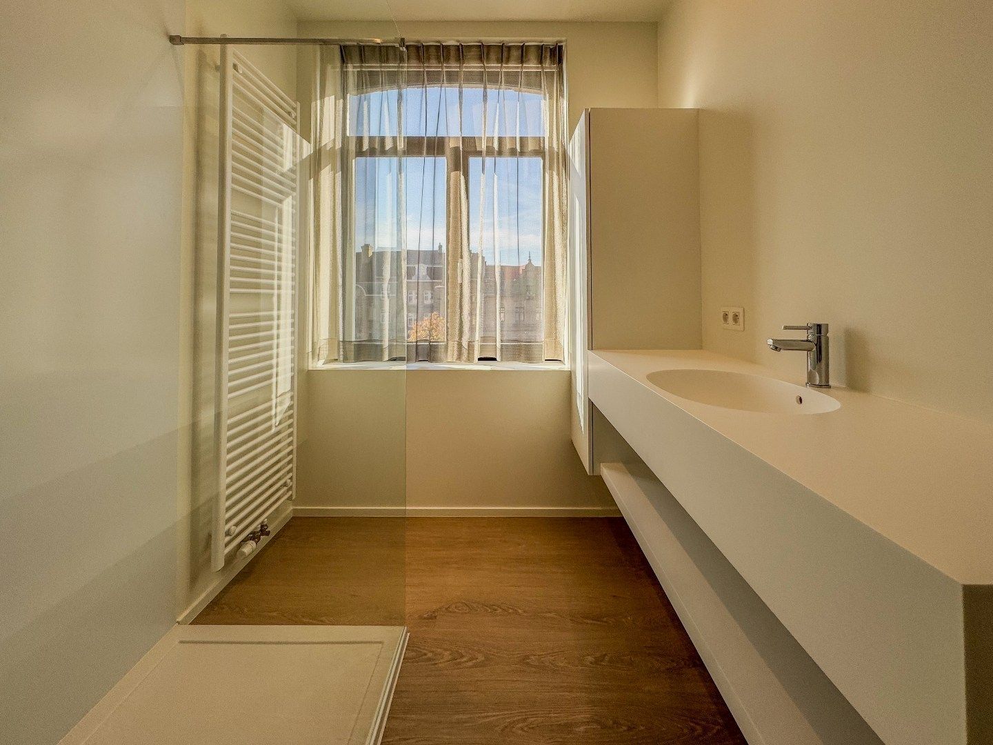 Ruim appartement met 3 slaapkamers en terras in het centrum. foto 14