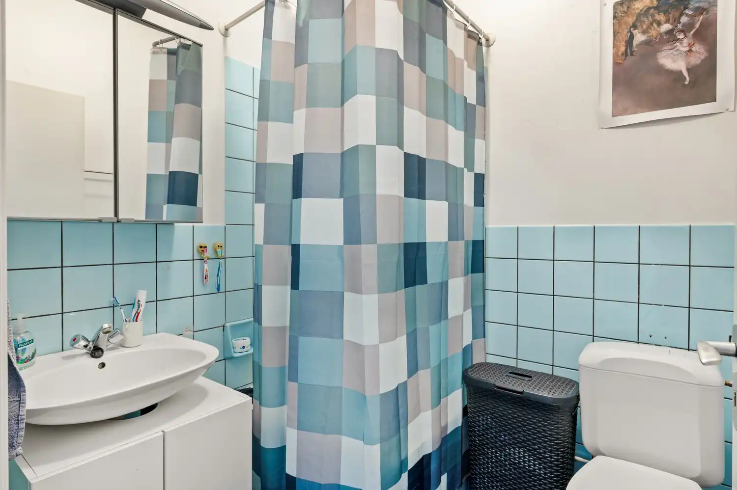 Groot 2 slaapkamer appartement met terras in een doodlopende straat in het centrum van Wijnegem! foto 14