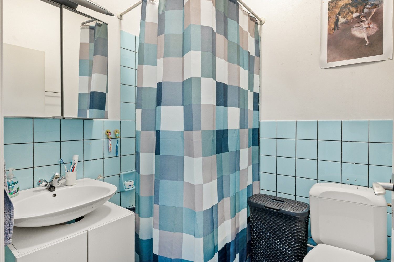 Groot 2 slaapkamer appartement met terras in een doodlopende straat in het centrum van Wijnegem! foto 14