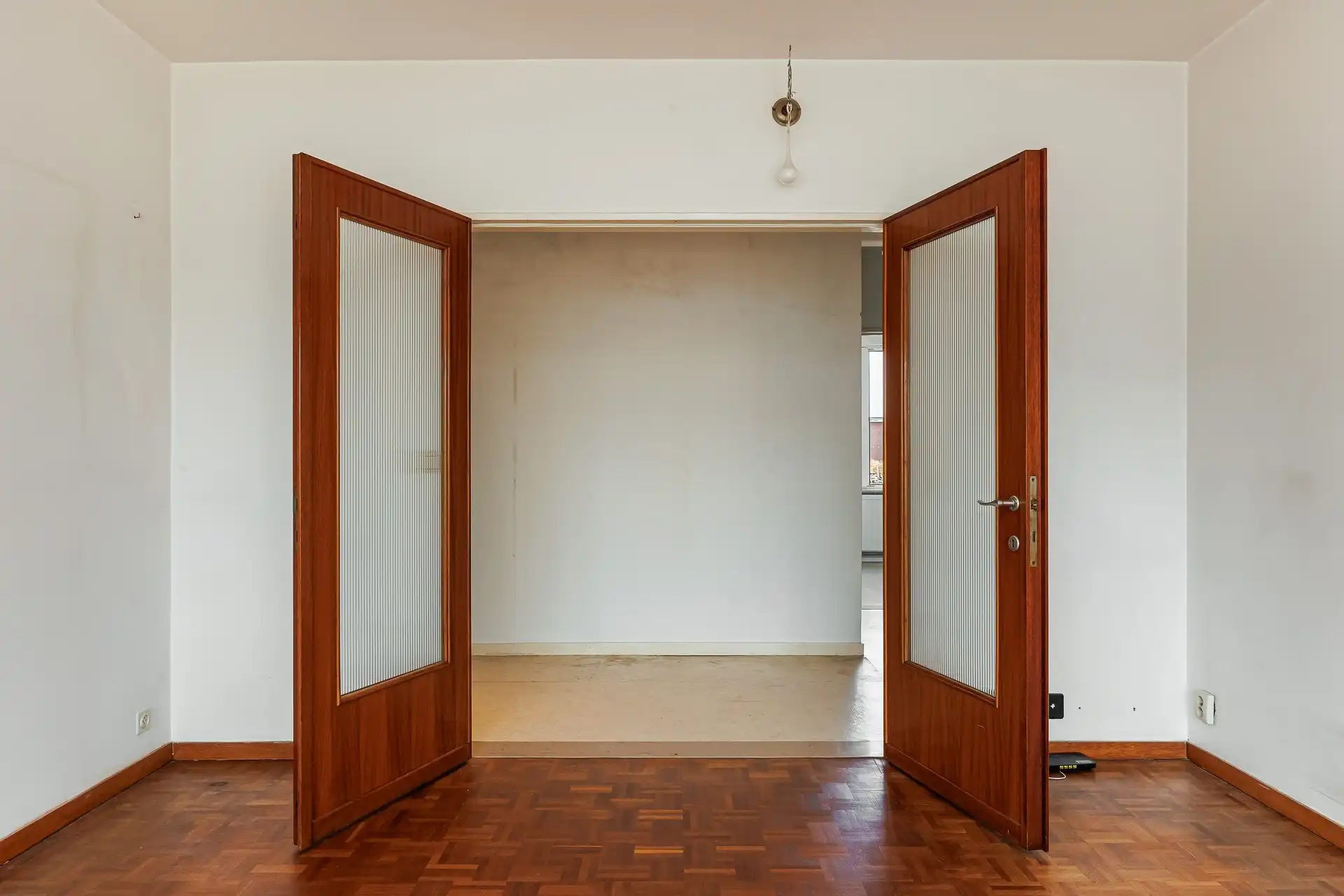 Lichtrijk appartement met garage nabij park Ertbrugge foto 4