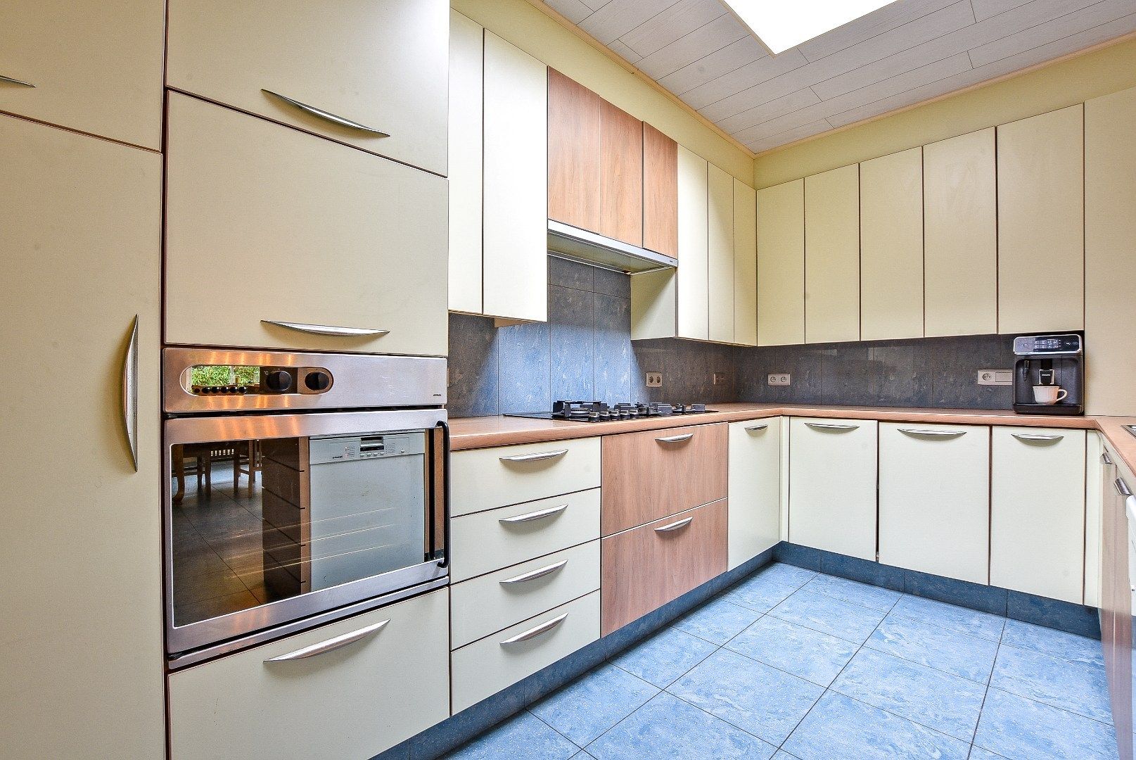 Instapklare alleenstaande woning met 4/5 slaapkamer op 2.084m² te Diksmuide! foto 8