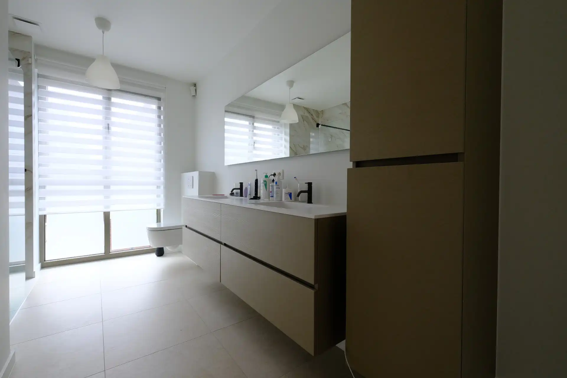 luxueus ingerichte woning met 3 slaapkamers in het gezellige Oud-Rekem foto 11