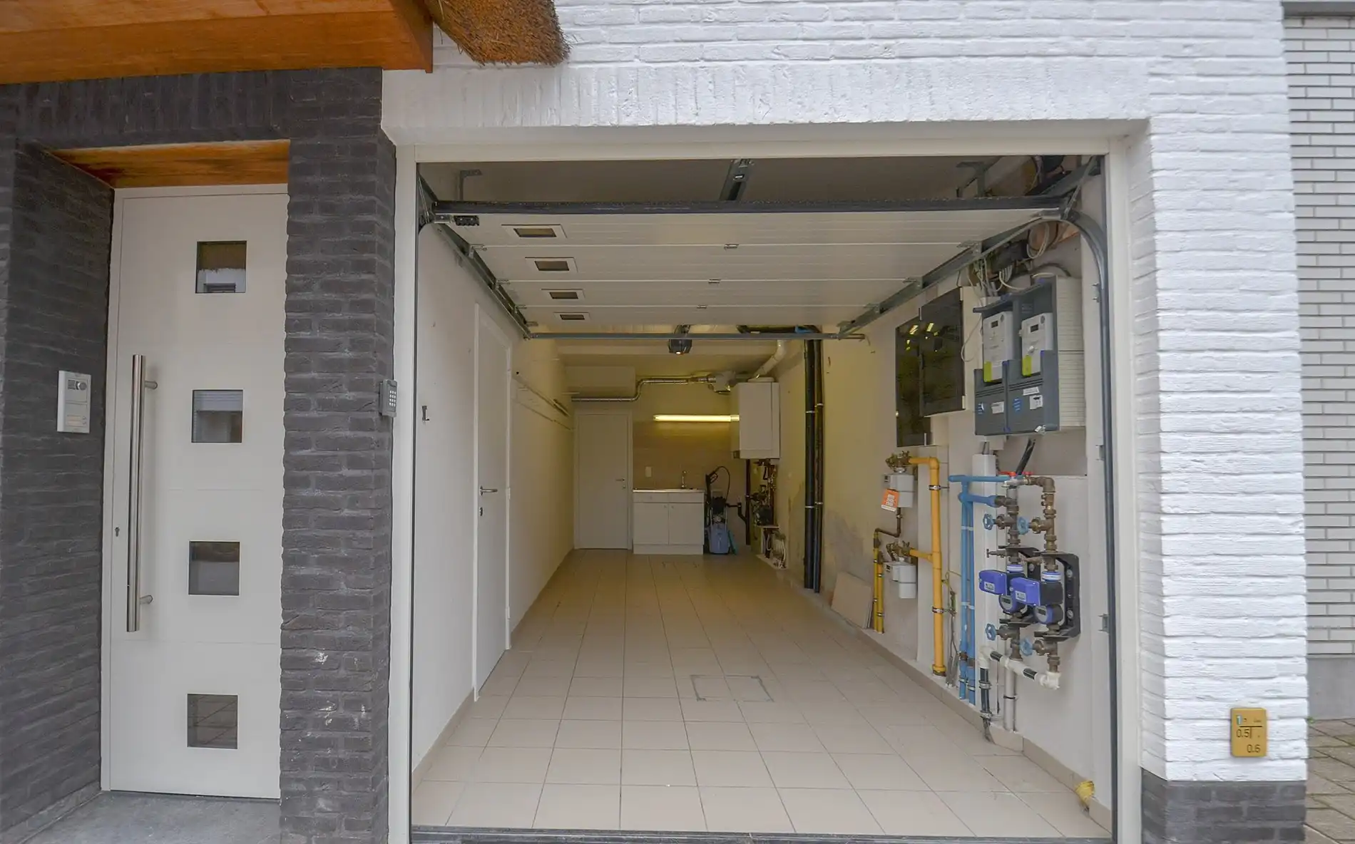 Ruime woning met ruime terrassen en een inpandige garage gelegen nabij de keuvelhoekstraat. foto 17