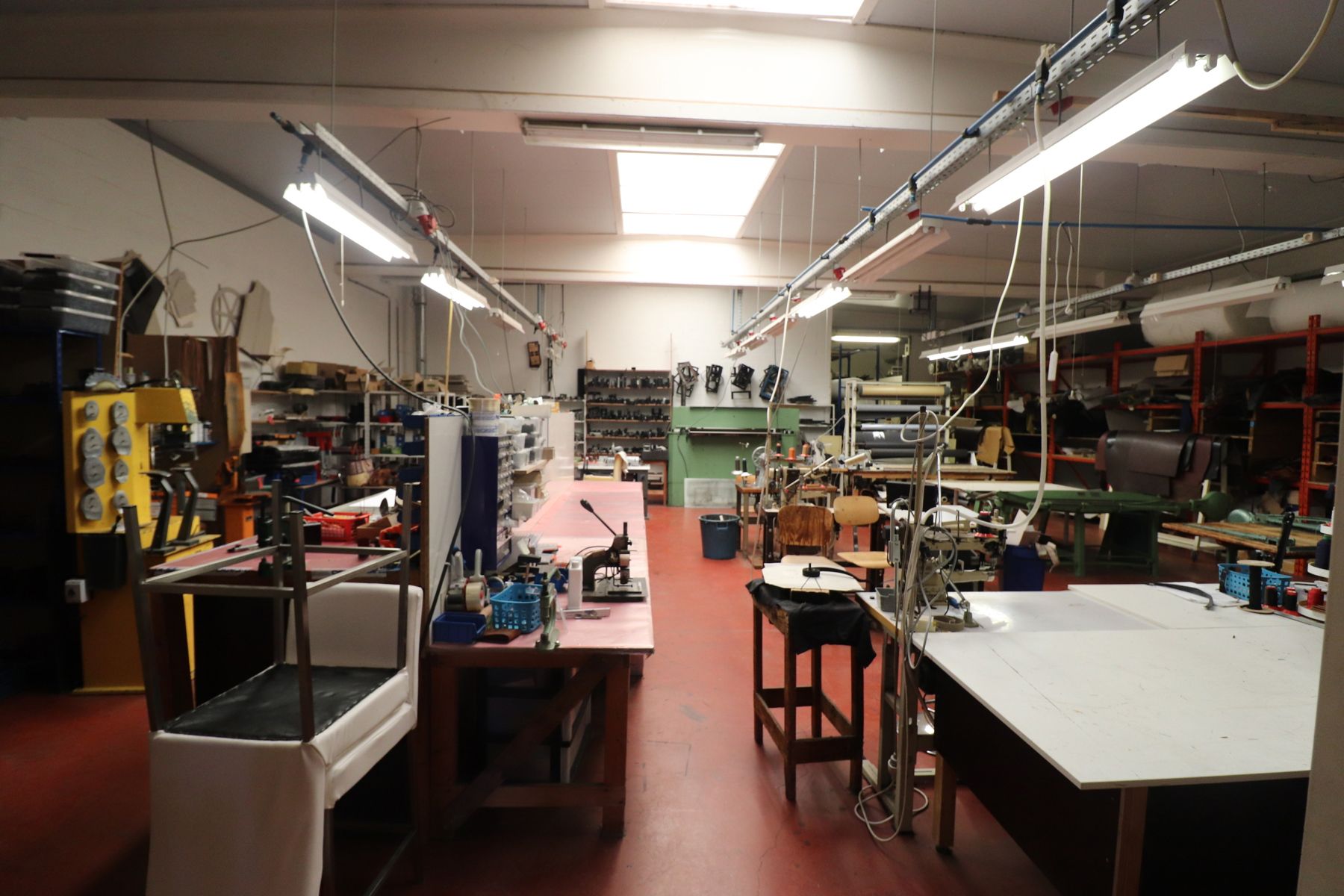 Een bedrijfshal van 270m² in bedrijvencentrum Merksplas. foto 5