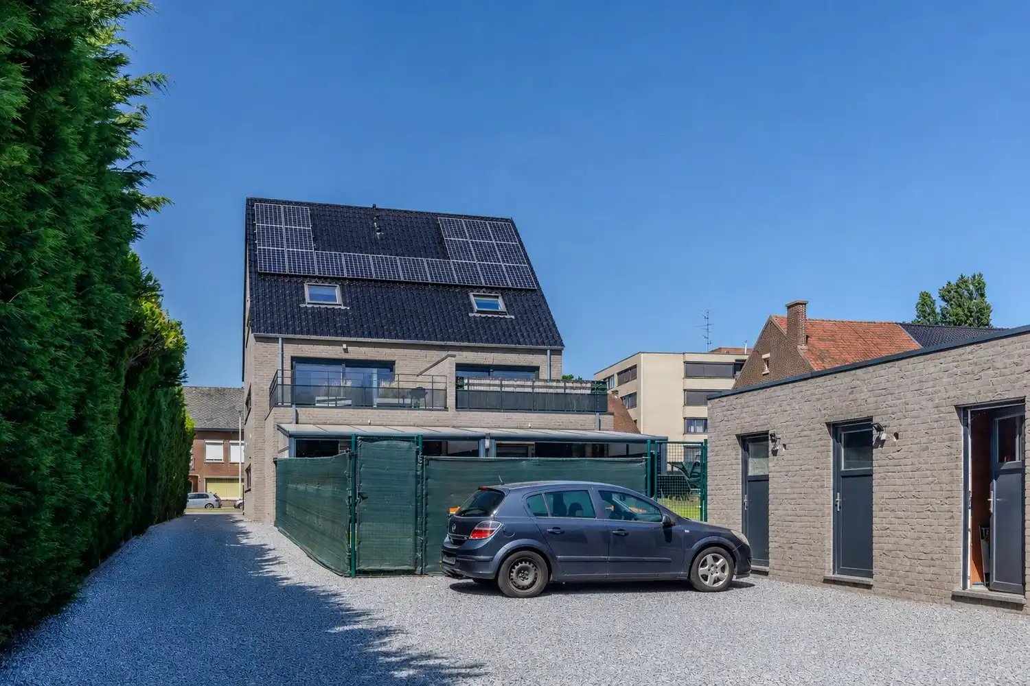 Energiezuinig duplex-appartement met twee slaapkamers, terras en autostaanplaats nabij Maastricht foto 29