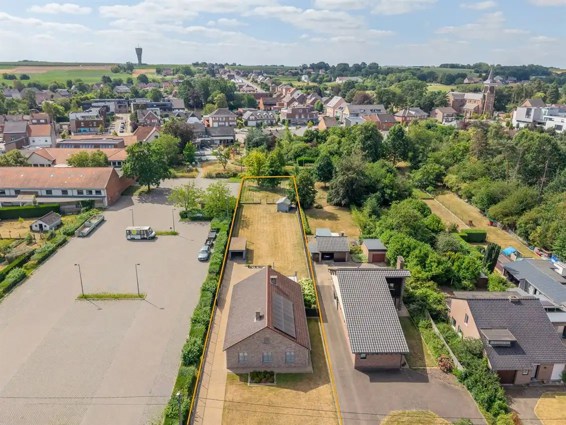Verzorgde 3slk woning op zuidgericht perceel van ca 1638ca foto 2