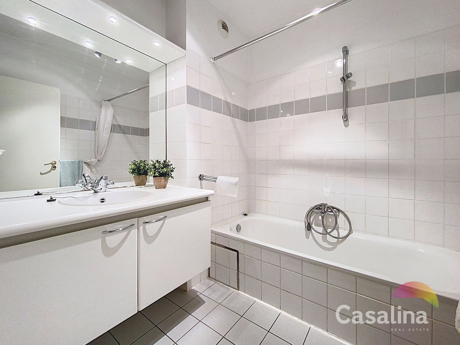 Een ruim en lichtrijk appartement van 94m² + autostaanplaats foto 13