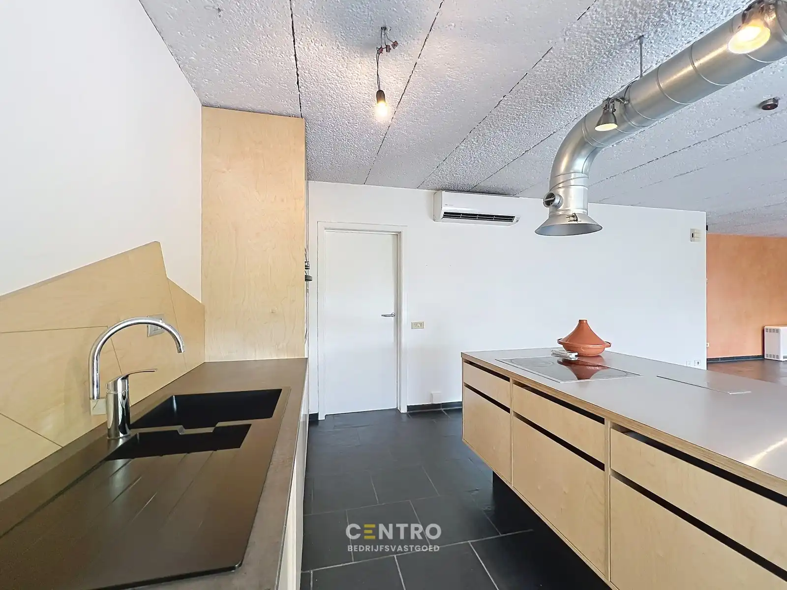 Magazijn met woning in Oostnieuwkerke mét uitbreidingsmogelijkheden - Ideaal voor combinatie wonen en werken. foto 26