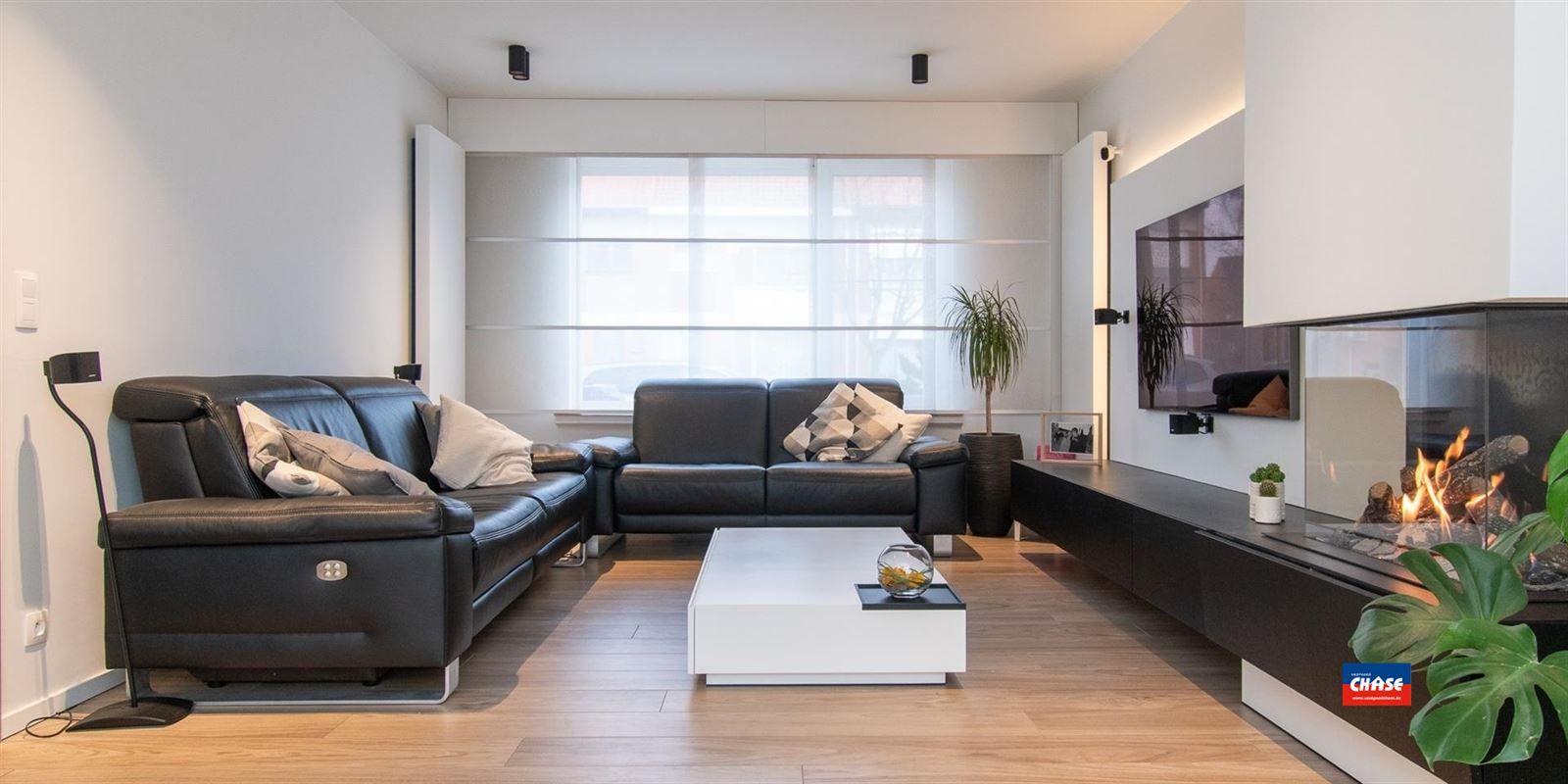 Prachtig gerenoveerde gezinswoning met zonnepanelen foto 4