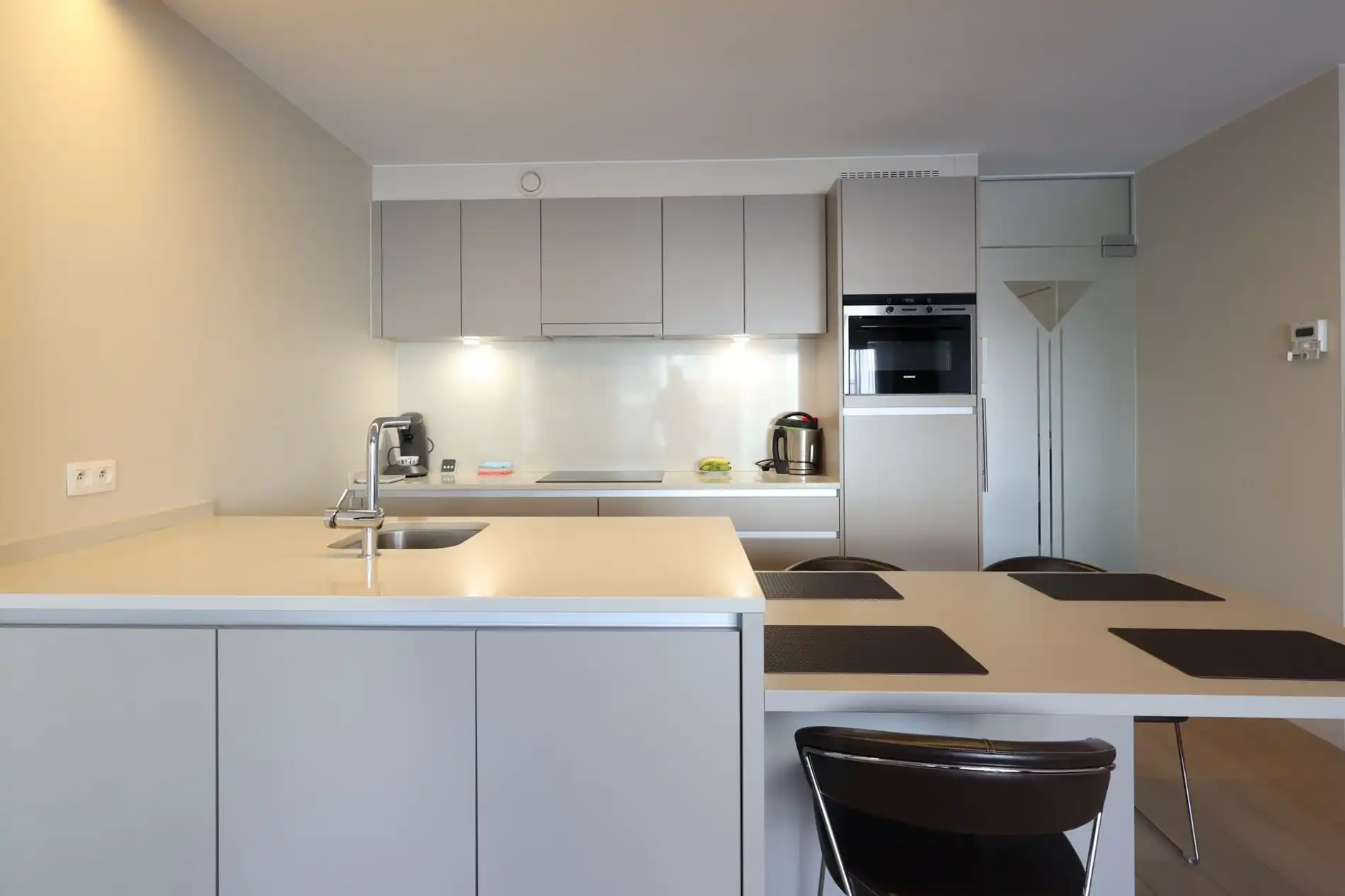 Modern appartement met eigen parkeerplaats nabij het strand Oostduinkerke foto 6