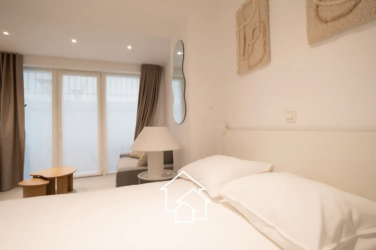 Gemeubileerd appartement met kleine binnenplaats in de wijk rond de vijvers van Ixelles. foto 22