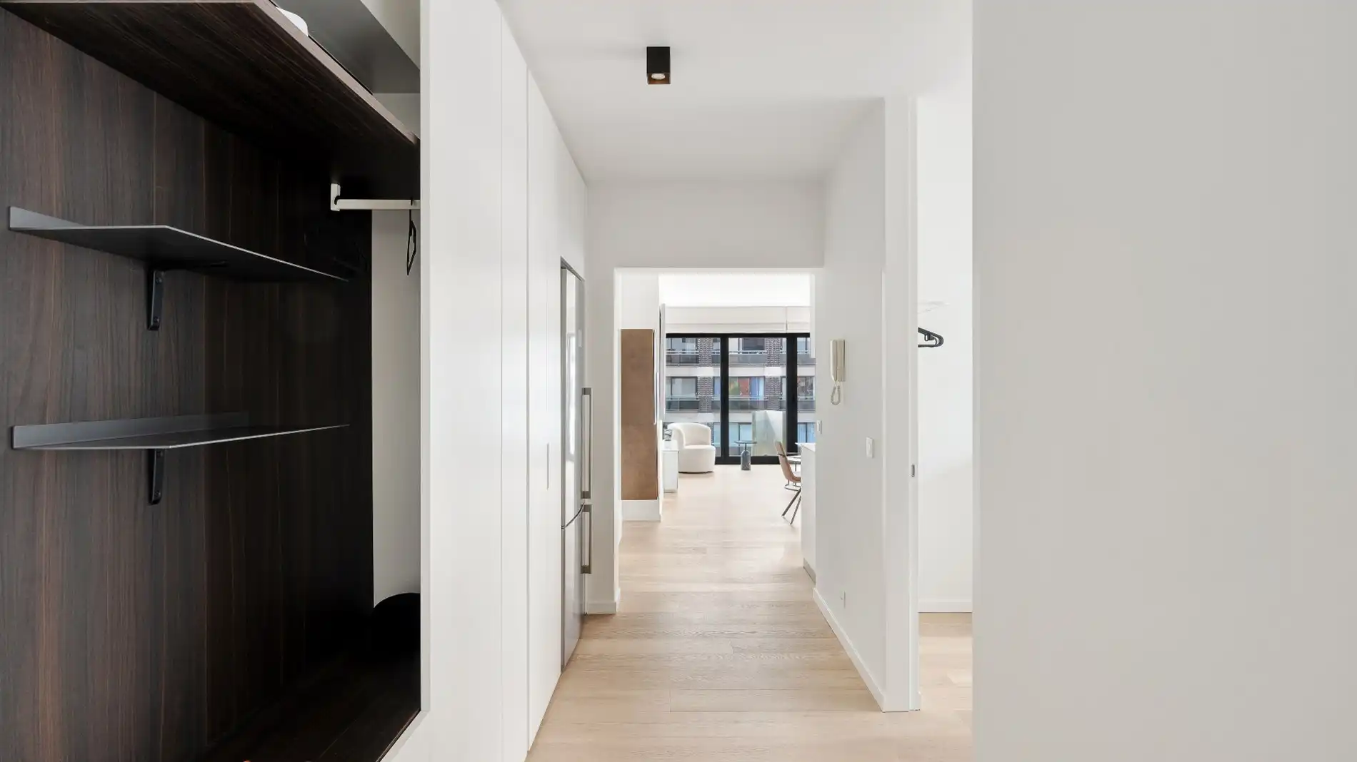 Mooi gerenoveerd, zuidwest georiënteerd HOEKappartement centraal gelegen op de Lippenslaan te Knokke. foto 13