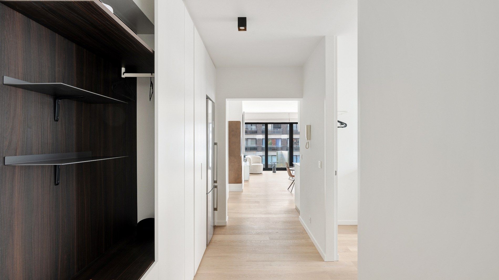 Mooi gerenoveerd, zuidwest georiënteerd HOEKappartement centraal gelegen op de Lippenslaan te Knokke. foto 13