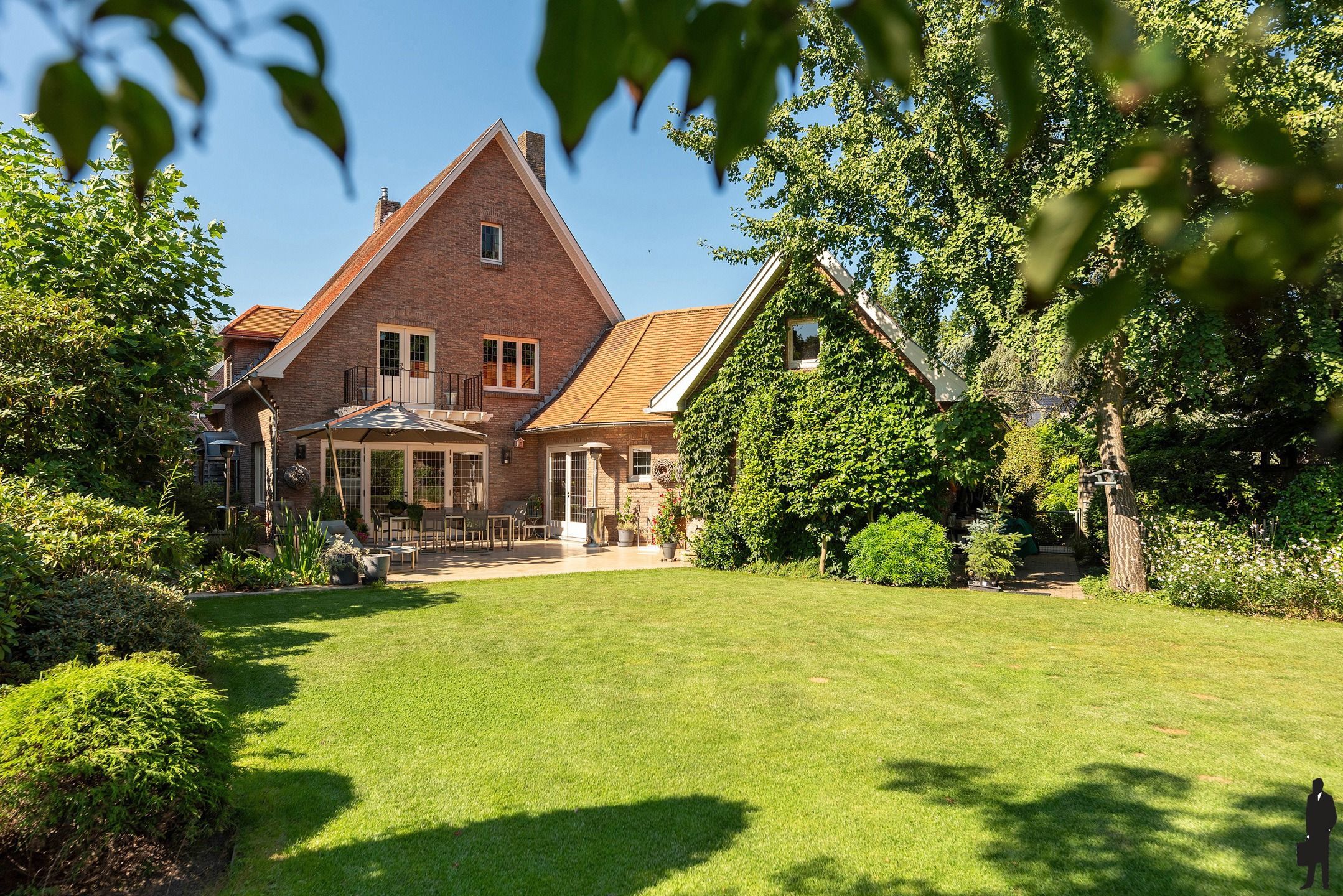 Karaktervilla op 1.560m² in hartje Oud-Turnhout  foto 2