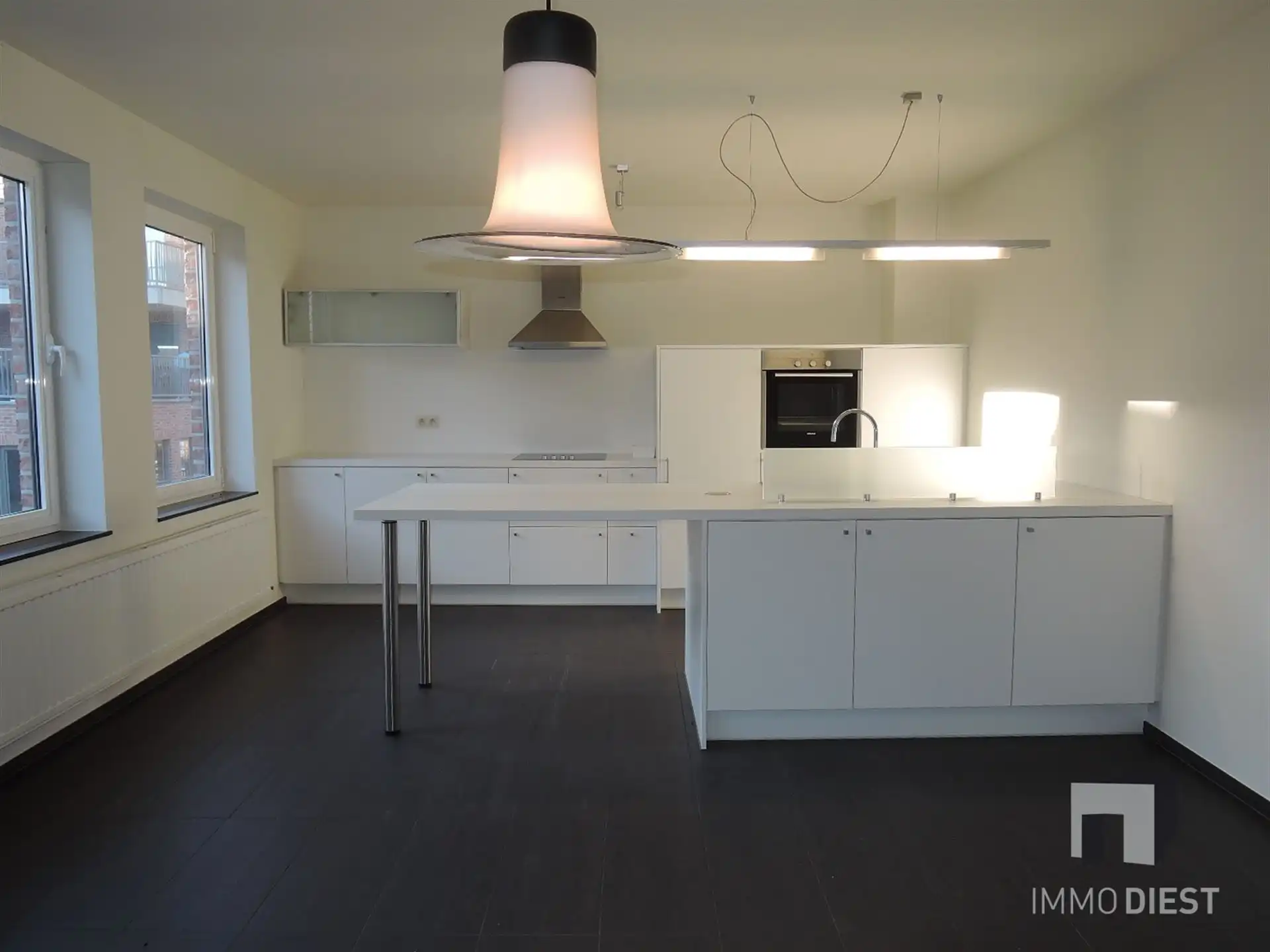 Prachtig ruim appartement met veel lichtinval bestaande uit twee slaapkamers, terras, ondergrondse staanplaats in het centrum van Halen. foto 10