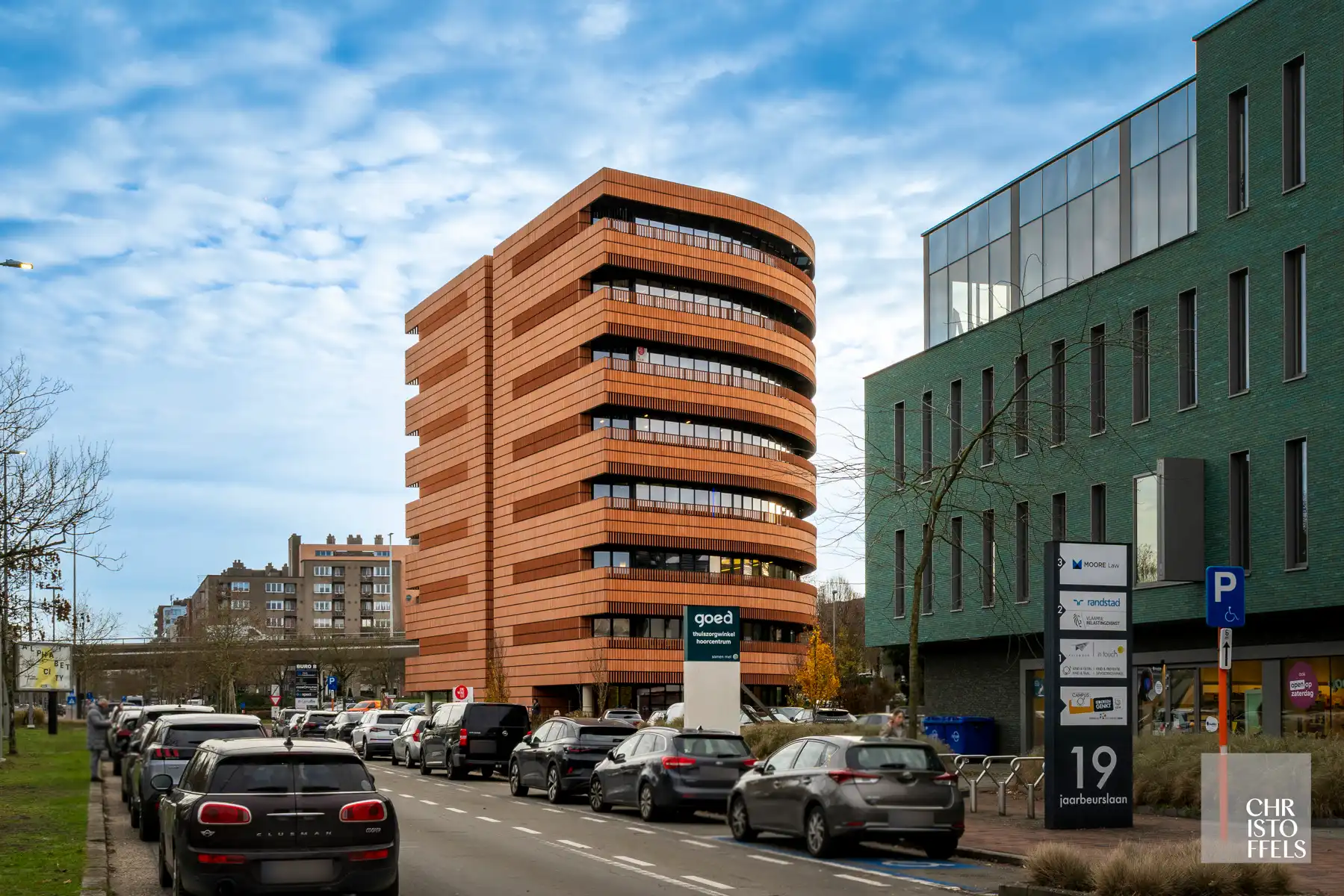 Moderne kantoor/praktijk- ruimte (221m²)  in het iconische Botta-gebouw, centraal gelegen te Genk foto 3
