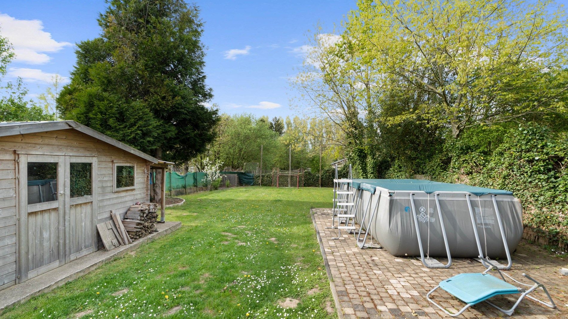 LUBBEEK woning met mooie tuin foto 24