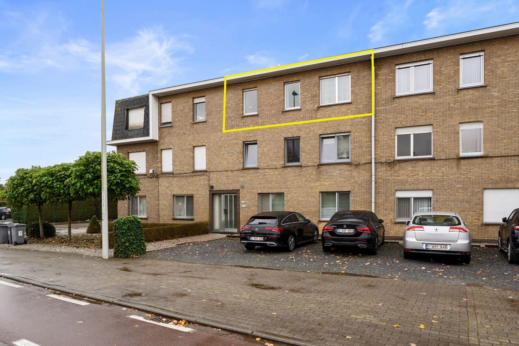 Ruim 3-slaapkamer appartement met garage in Lochristi foto {{pictureIndex}}