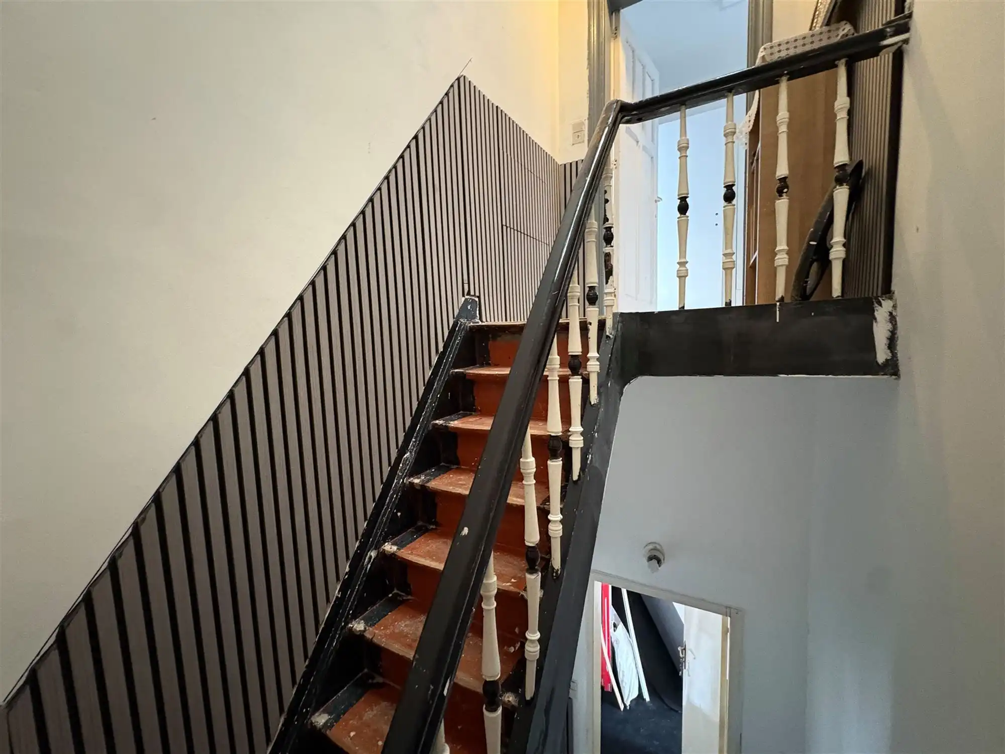 Ruime woonst aan den Dam met authentieke poort en 7 slpks. foto 16