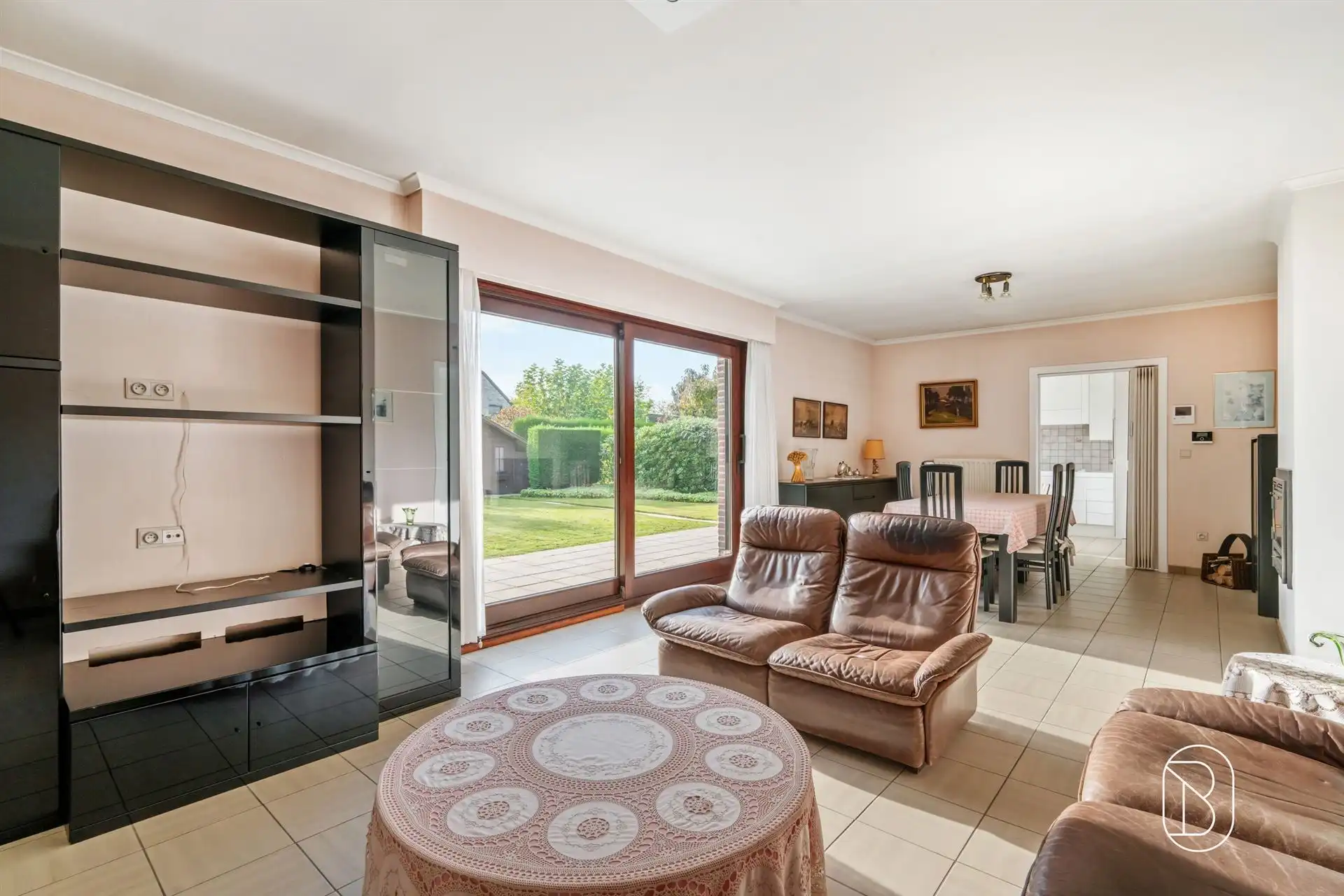 Rustig gelegen bungalow met ruime tuin foto 7