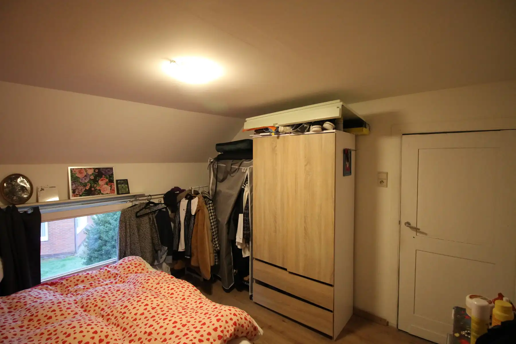 Gerenoveerde gezinswoning met 3 slaapkamers, terras en tuin op een zeer centrale, doch rustige ligging. foto 12