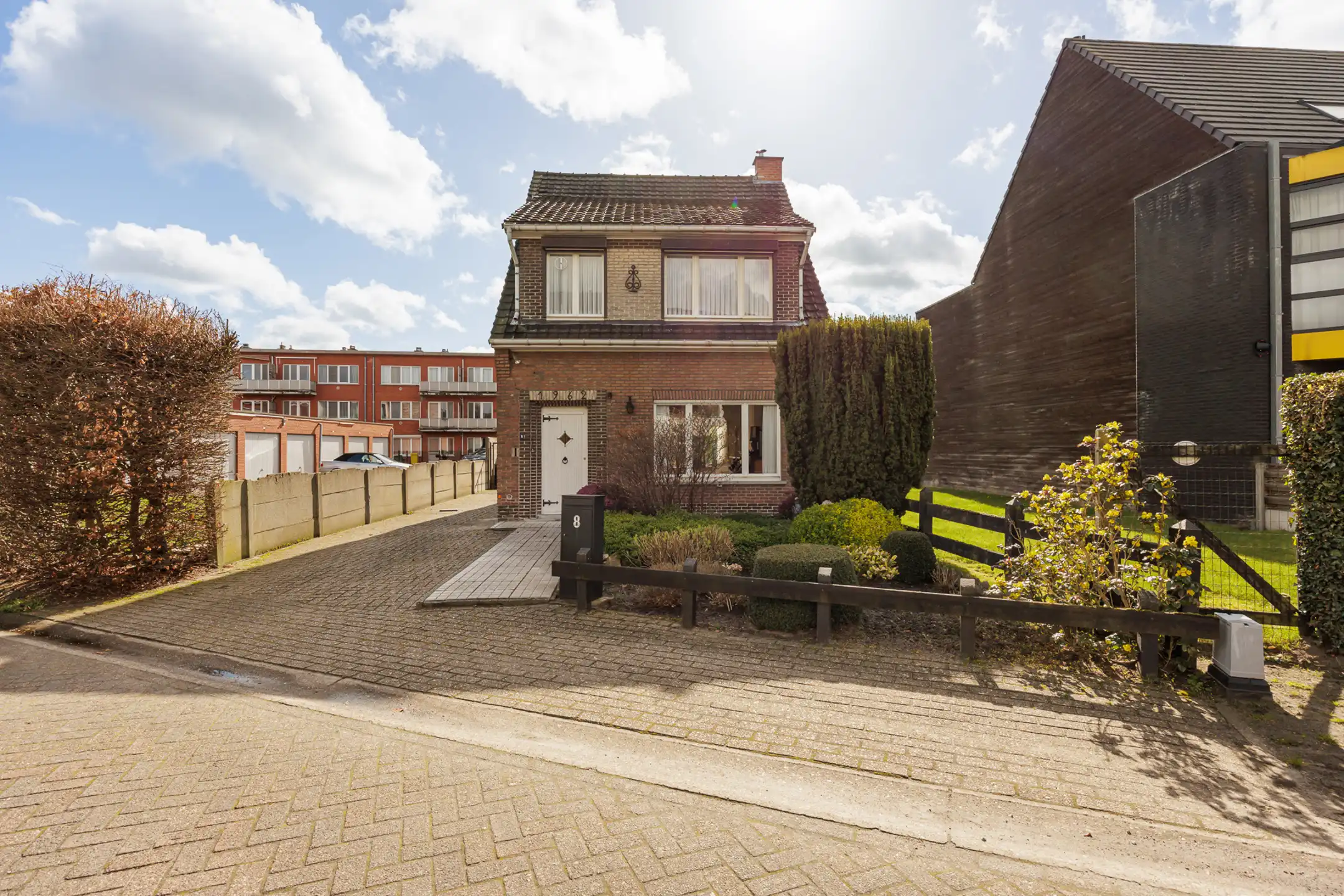 Te renoveren woning op  gunstig gelegen Z-perceel van 523 m² foto 2