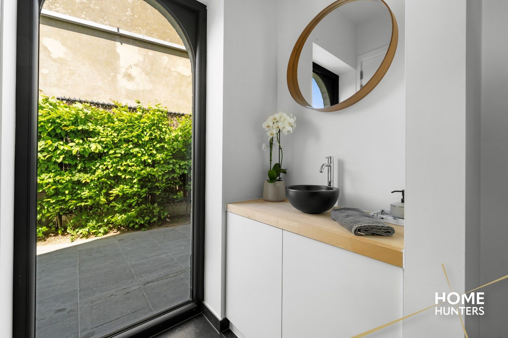 Halfopen bebouwing in landelijke, moderne stijl  foto 3